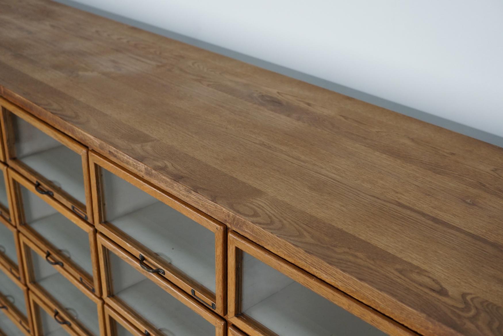 Quercia Grande mobile da merceria vintage in Oak Oak, anni '1950 in vendita