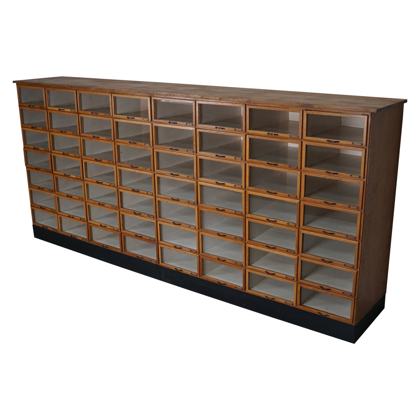 Grande mobile da merceria vintage in Oak Oak, anni '1950