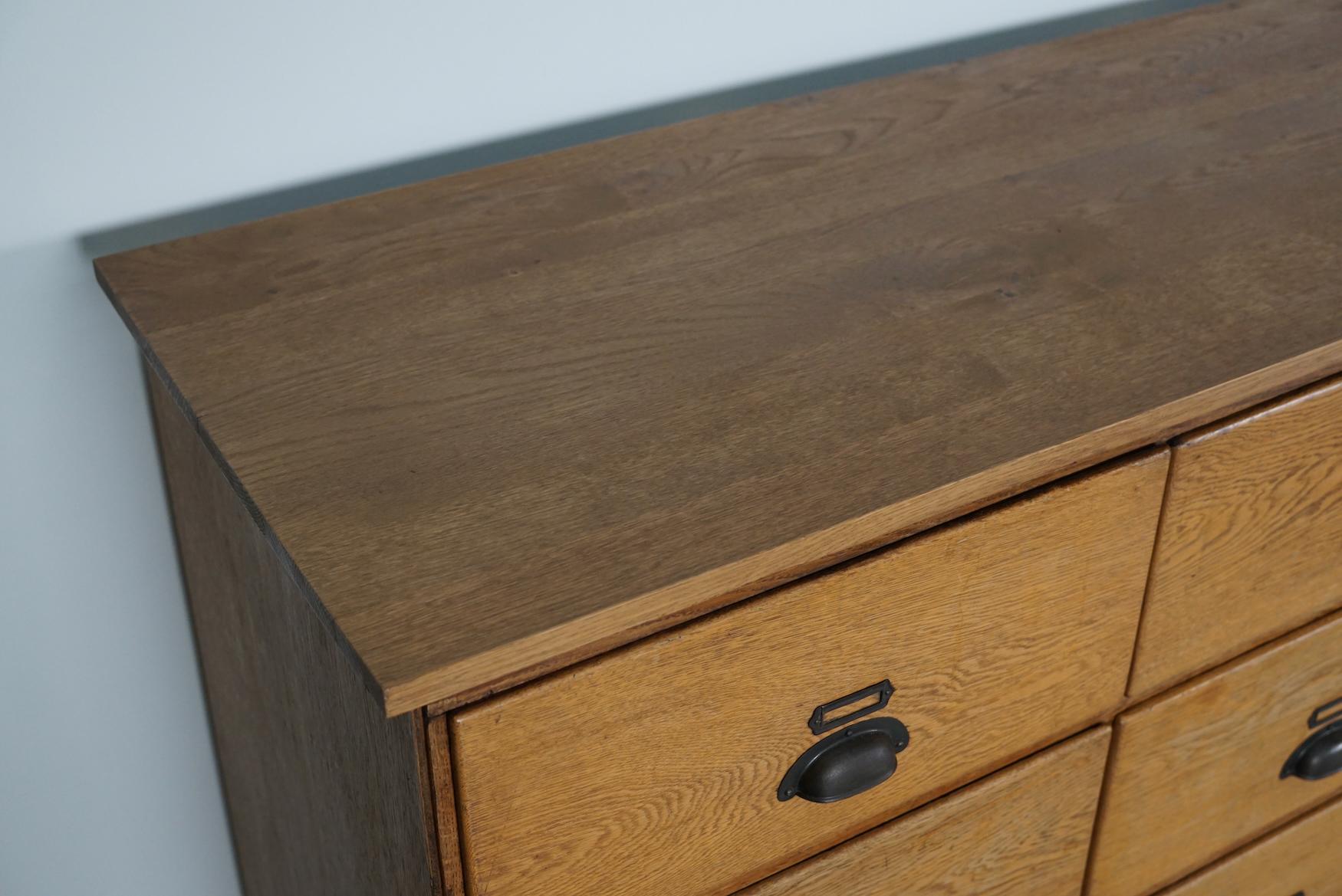 Grande mobile da negozio / credenza in Oak Oak d'epoca, anni '50 in vendita 9