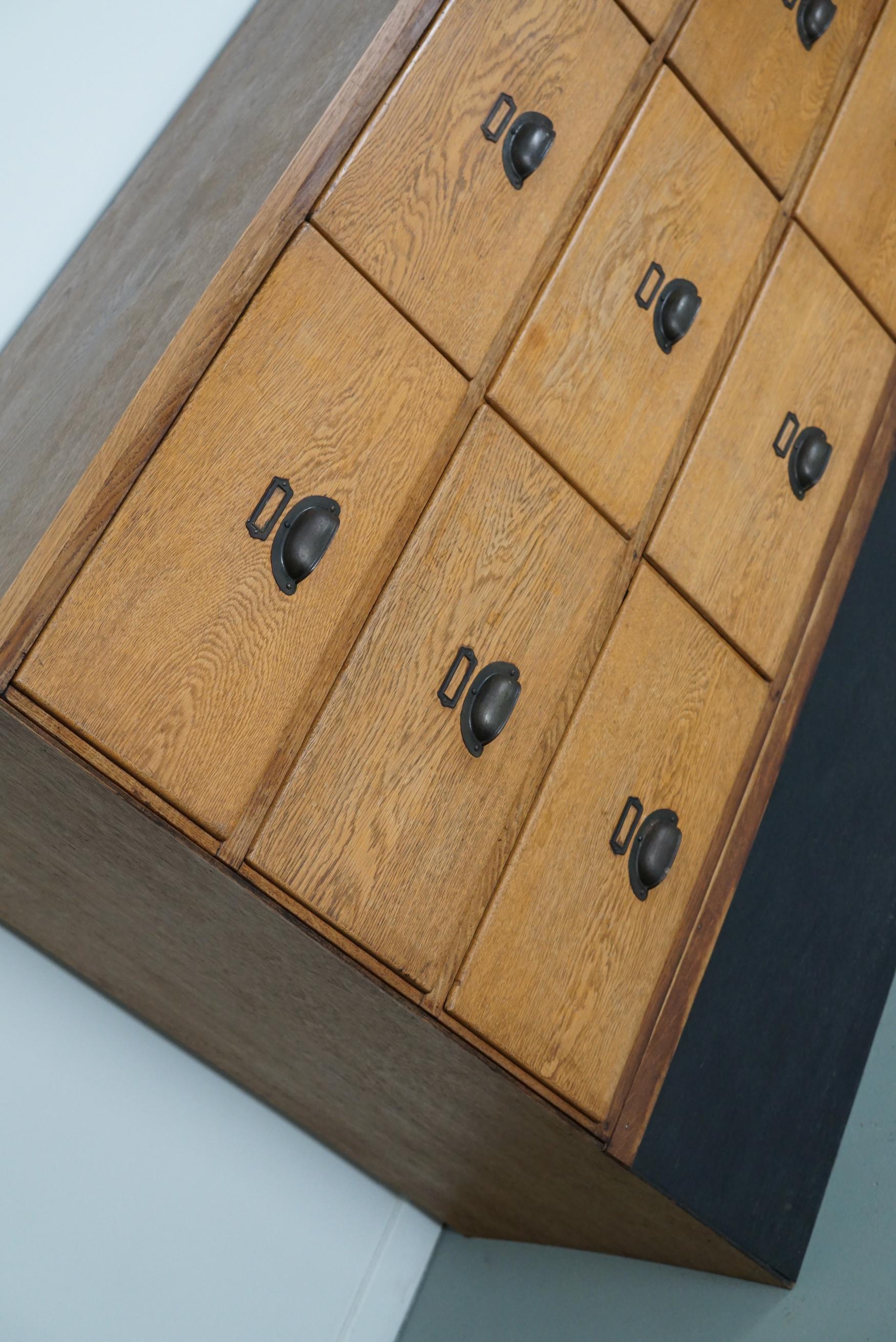 Grande mobile da negozio / credenza in Oak Oak d'epoca, anni '50 in vendita 11