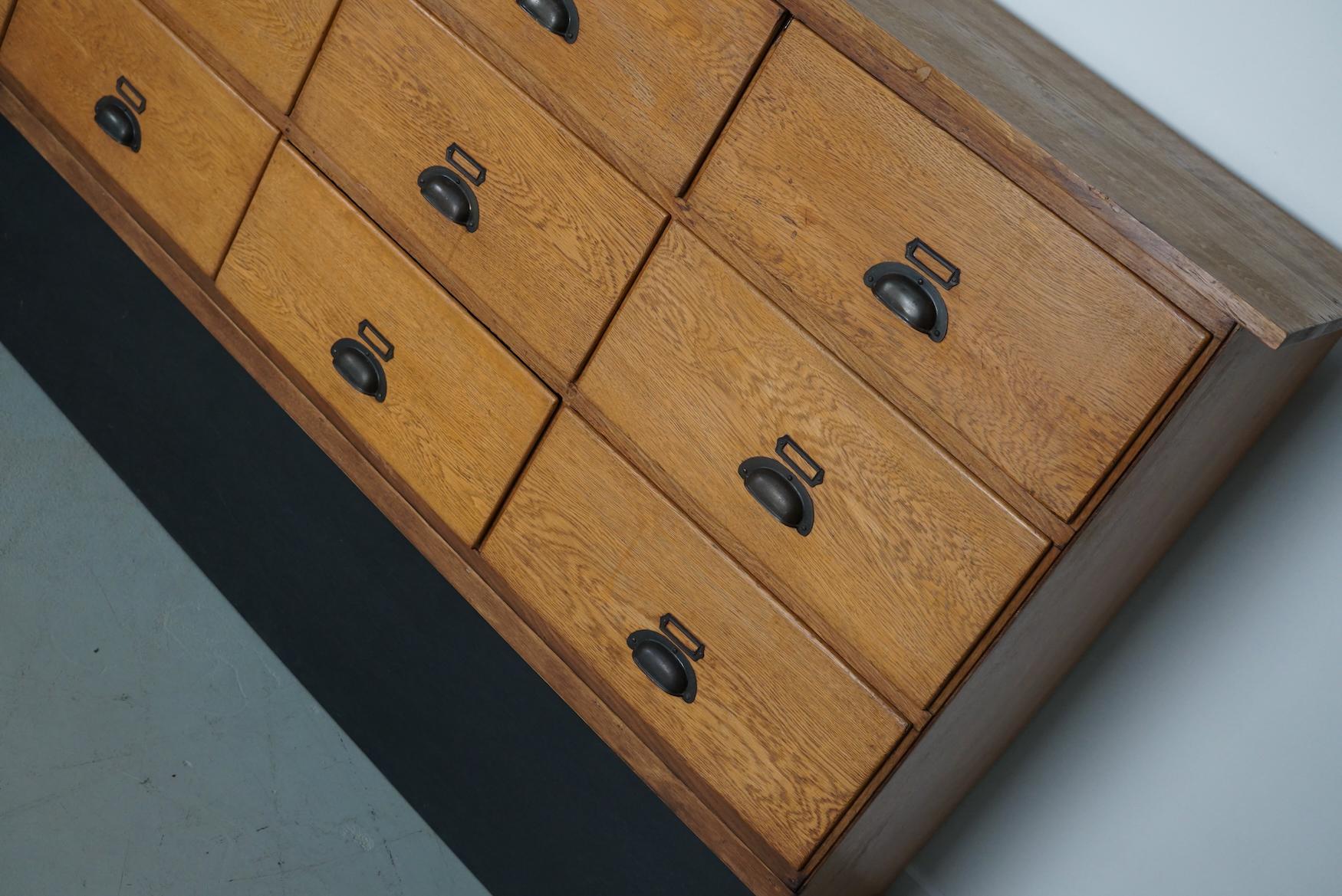 Olandese Grande mobile da negozio / credenza in Oak Oak d'epoca, anni '50 in vendita
