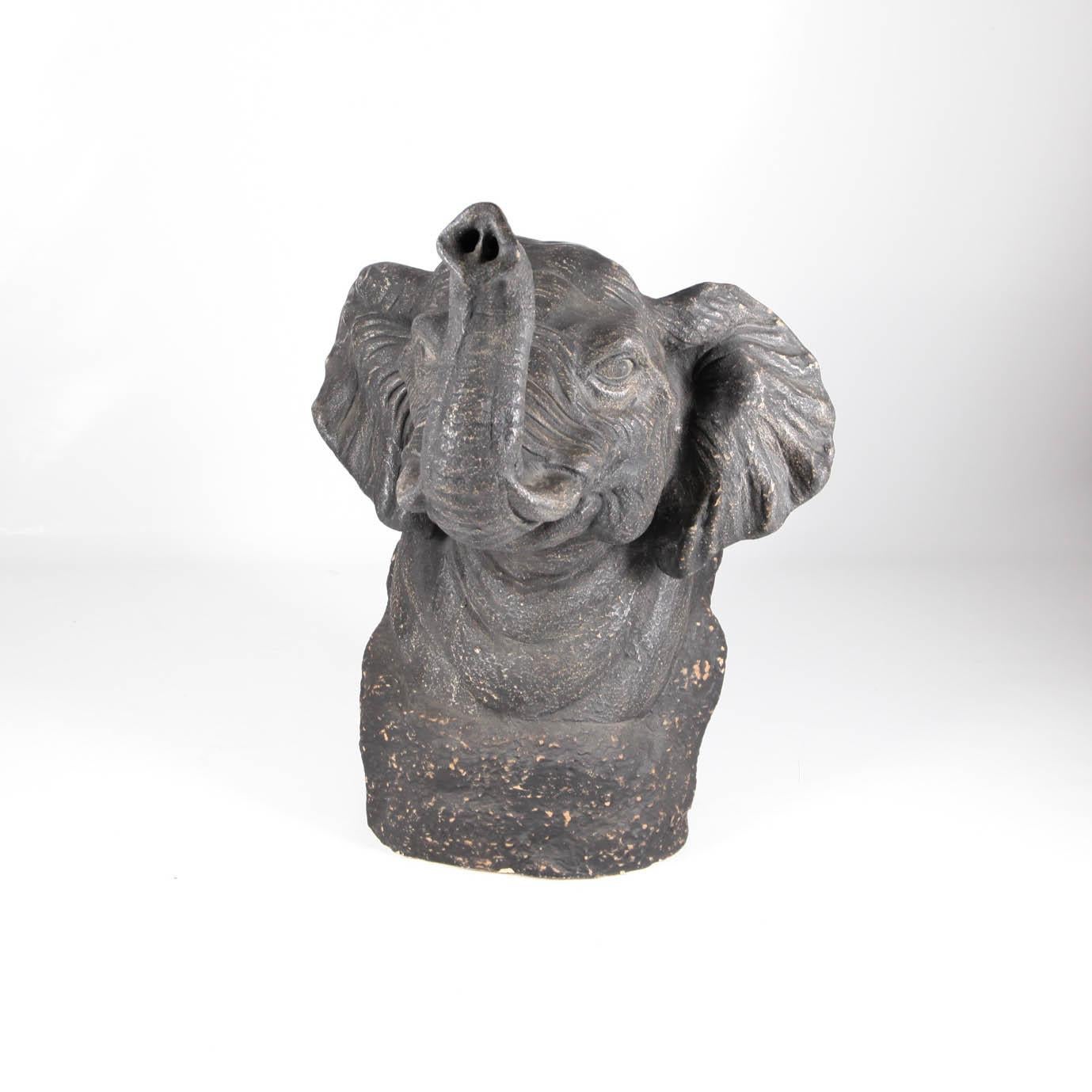Mid-Century Modern Grande sculpture vintage d'lphant en terre cuite en vente