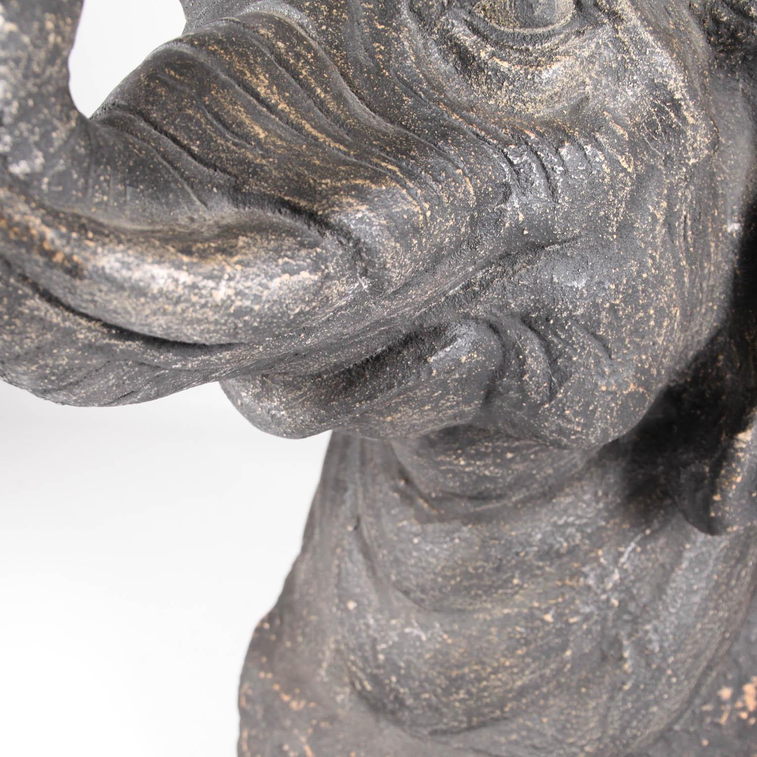 Terre cuite Grande sculpture vintage d'lphant en terre cuite en vente