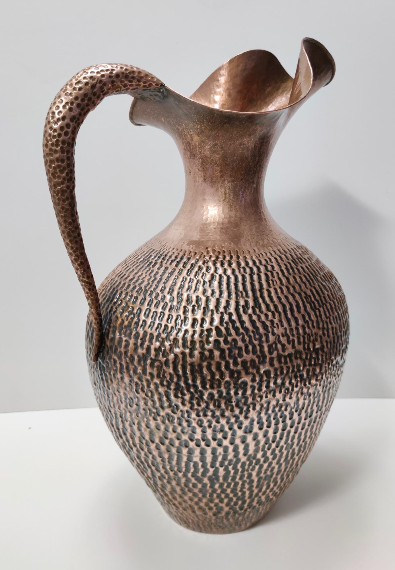 Large Vintage Embossed Copper Pitcher Vase by Egidio Casagrande, Italy For Sale 1