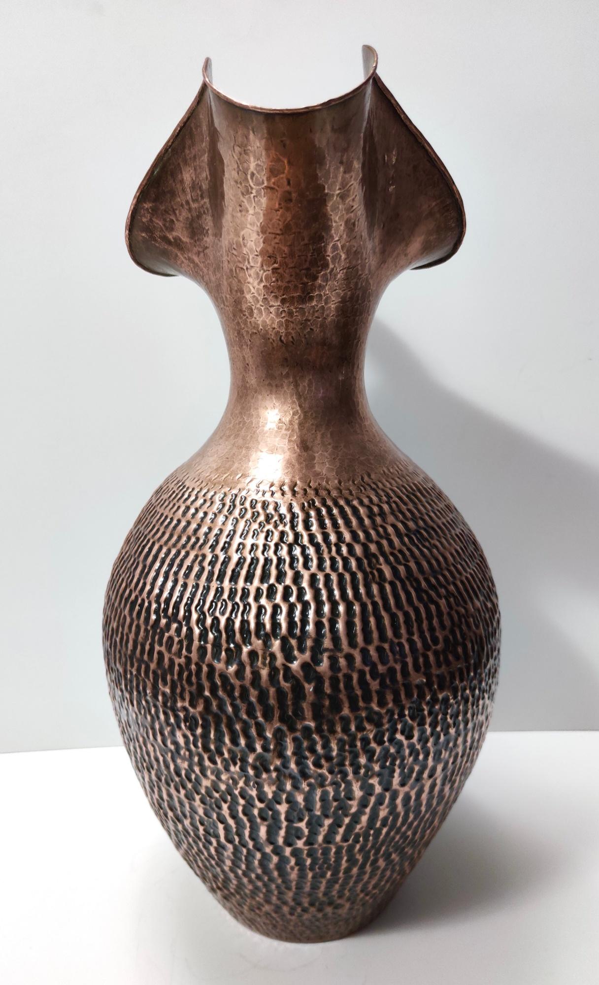 Large Vintage Embossed Copper Pitcher Vase by Egidio Casagrande, Italy For Sale 2