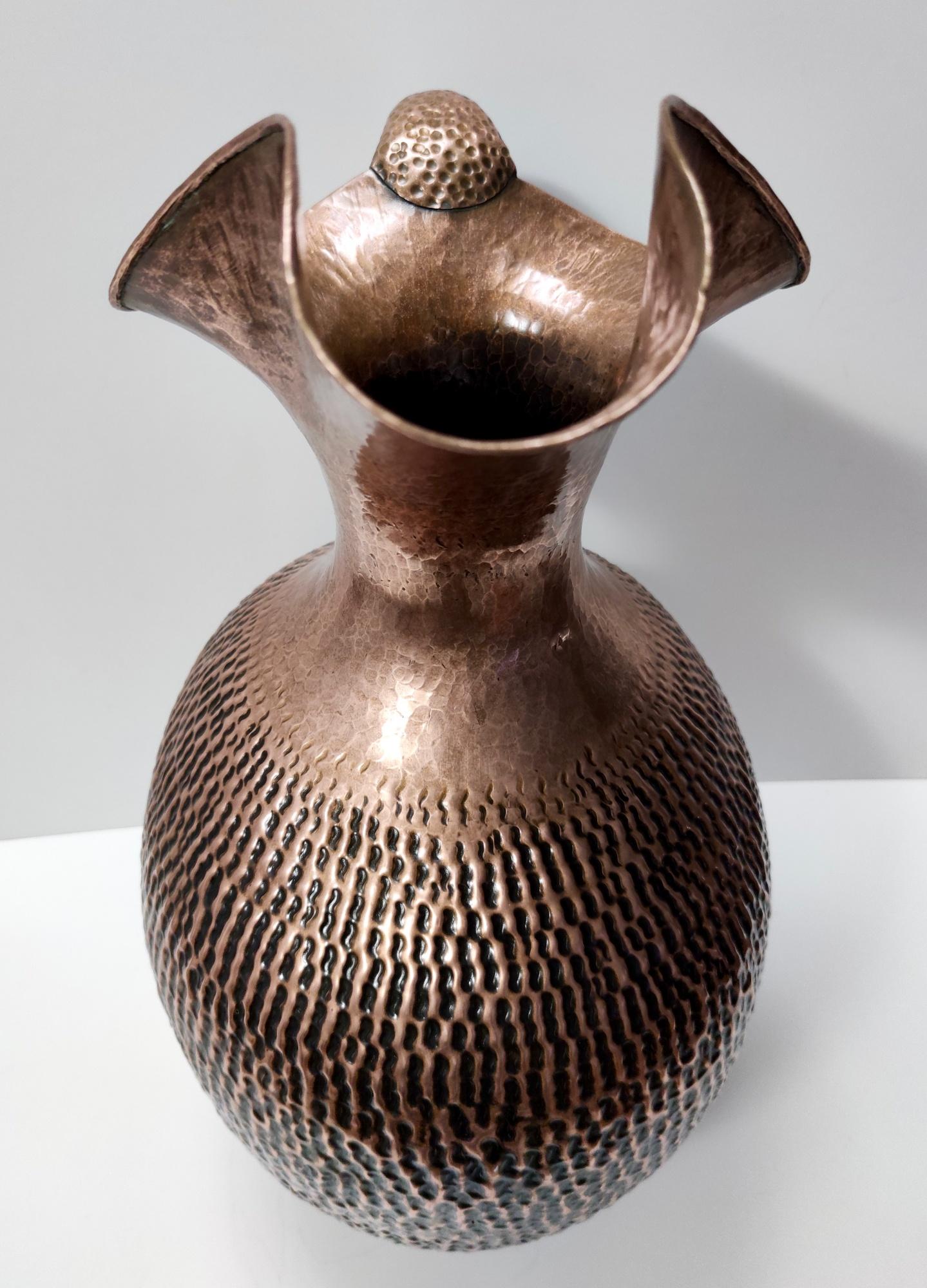Große Vintage-Vase mit geprägtem Kupferkrug von Egidio Casagrande, Italien (Italienisch) im Angebot