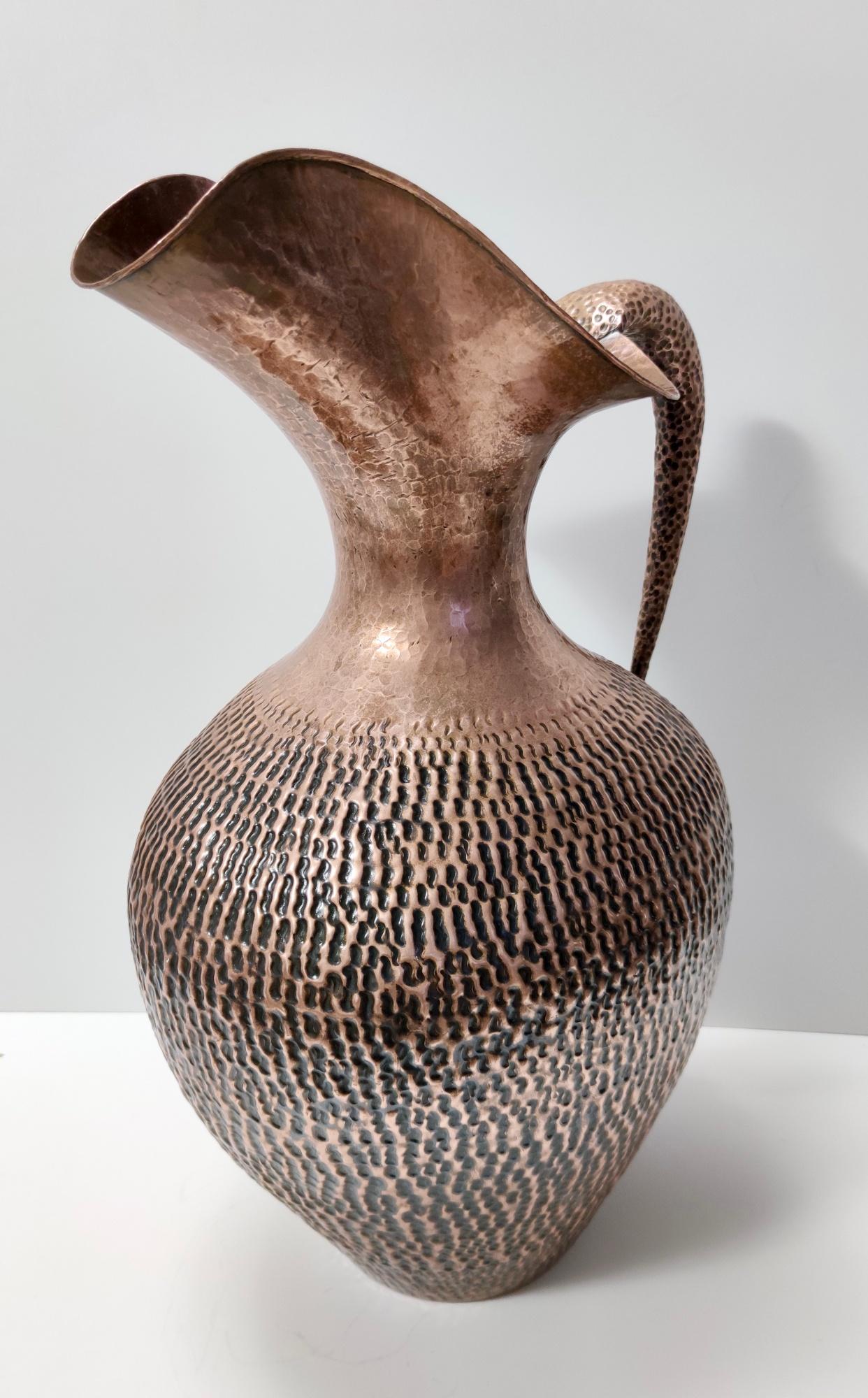 Large Vintage Embossed Copper Pitcher Vase by Egidio Casagrande, Italy In Excellent Condition For Sale In Bresso, Lombardy