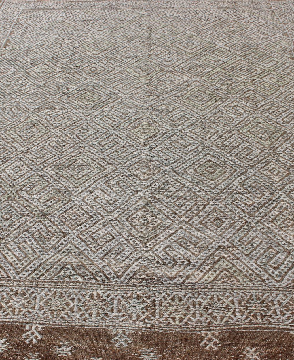 Large Vintage Embroidered Flat-Weave in Ivory and Brown with Geometric Design In Good Condition For Sale In Atlanta, GA