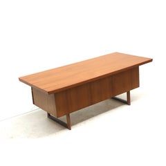 Grande scrivania direzionale d'epoca progettata negli anni '70