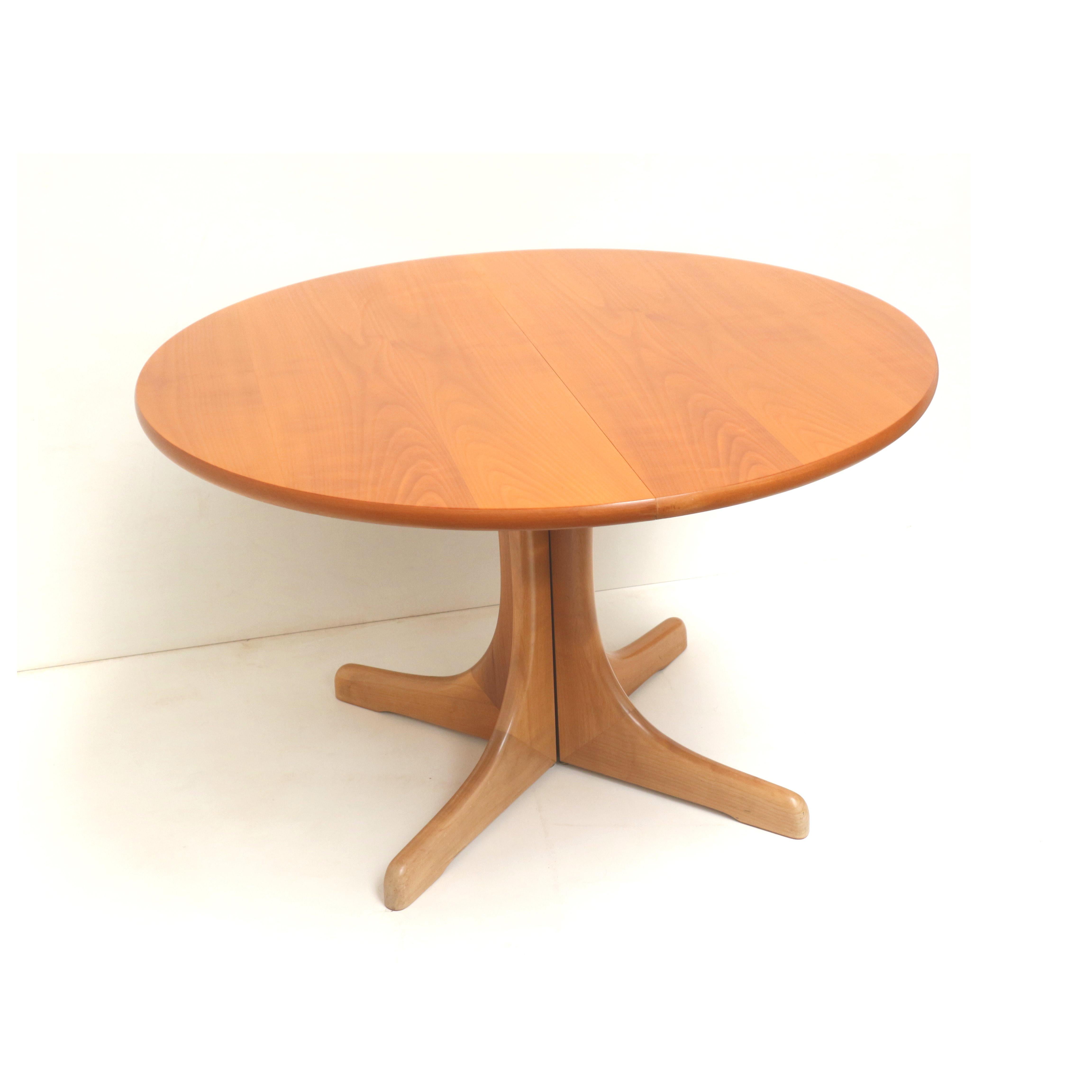 Mid-Century Modern Large vintage extendable dining table from the 70s For Sale