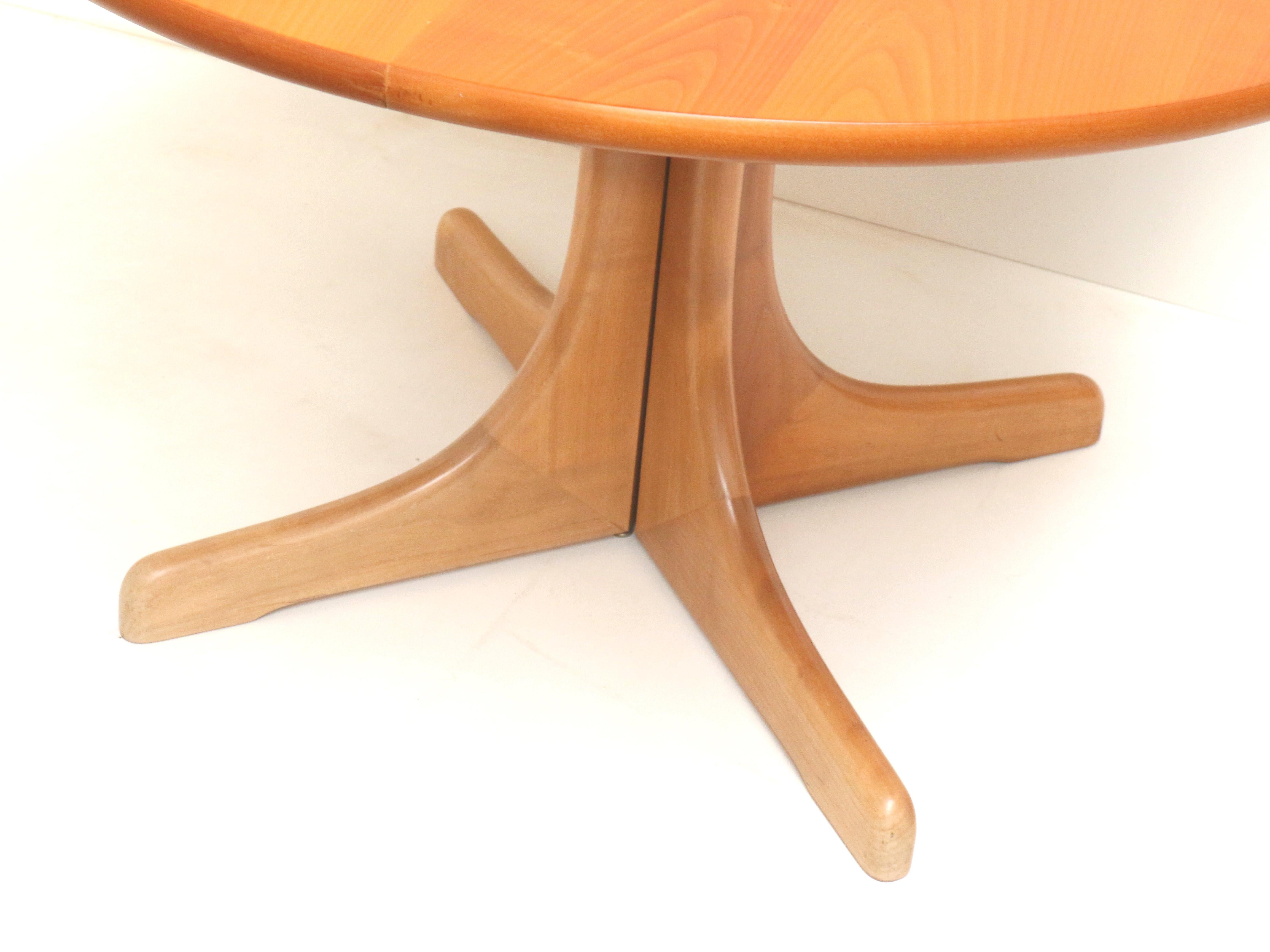 Large vintage extendable dining table from the 70s In Good Condition For Sale In Breda, NB