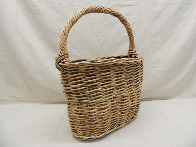 Large Vintage Farmers Willow Basket with Handle For Sale at 1stDibs