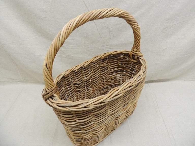 Large Vintage Farmers Willow Basket with Handle For Sale at 1stDibs