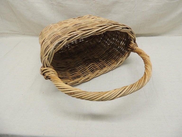 Large Vintage Farmers Willow Basket with Handle For Sale at 1stDibs