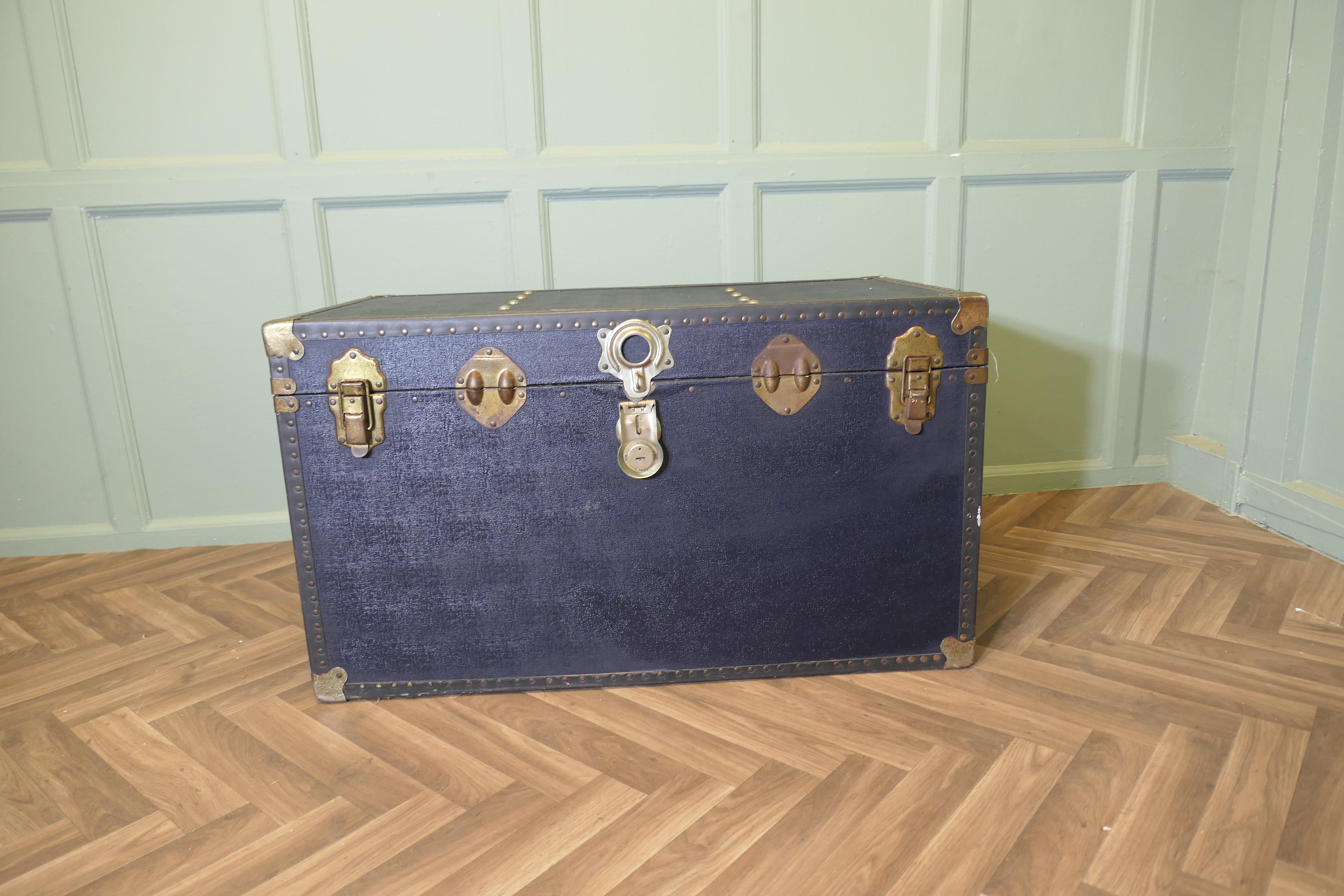 Große Vintage Faux Leder beschlagene Reisetasche (Steampunk) im Angebot