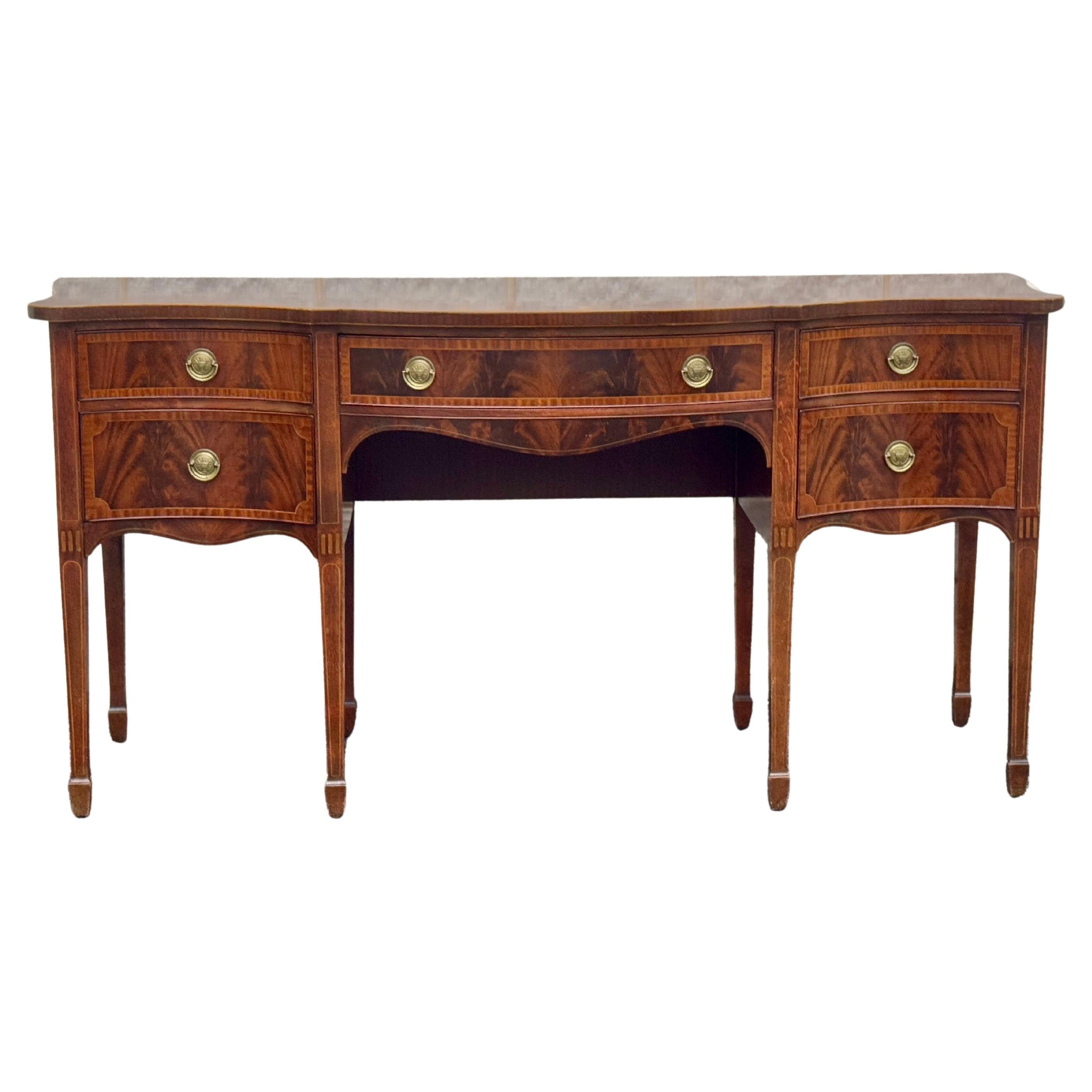 Großes Vintage-Sideboard aus Mahagoni im Federal-Stil im Vintage-Stil mit konisch zulaufenden Beinen im Angebot