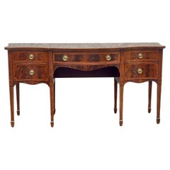 Grand buffet vintage de style fédéral en acajou avec pieds fuselés