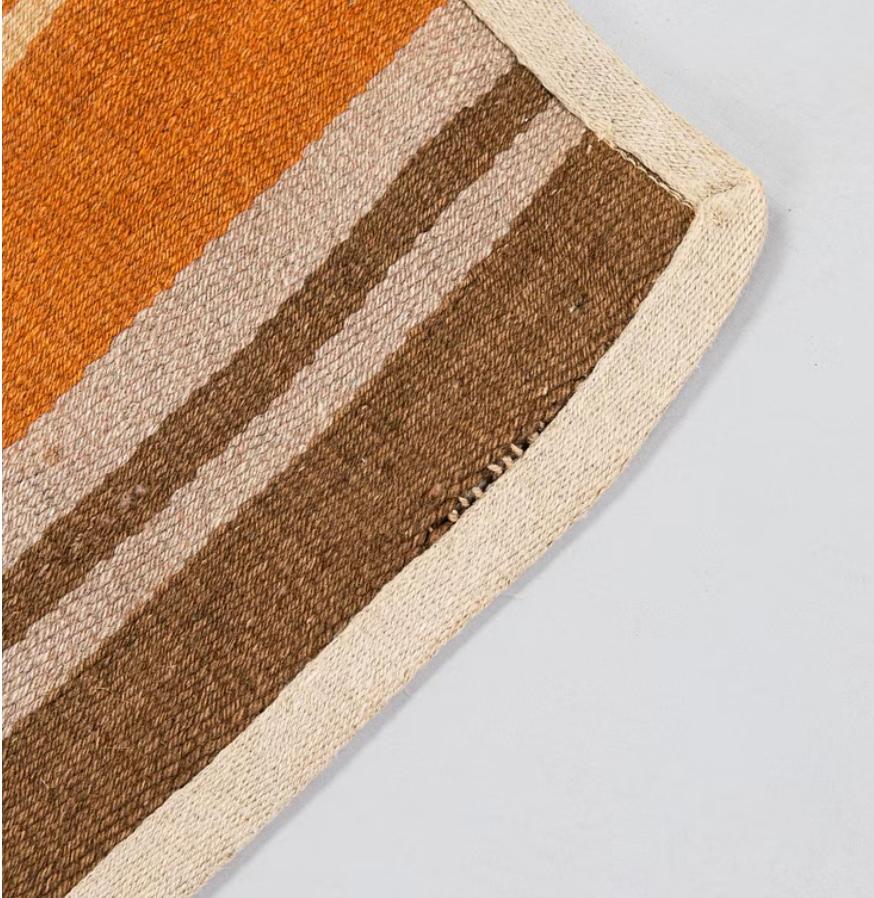 Großer finnischer Teppich mit flacher Welle im Vintage-Stil. (Skandinavische Moderne) im Angebot