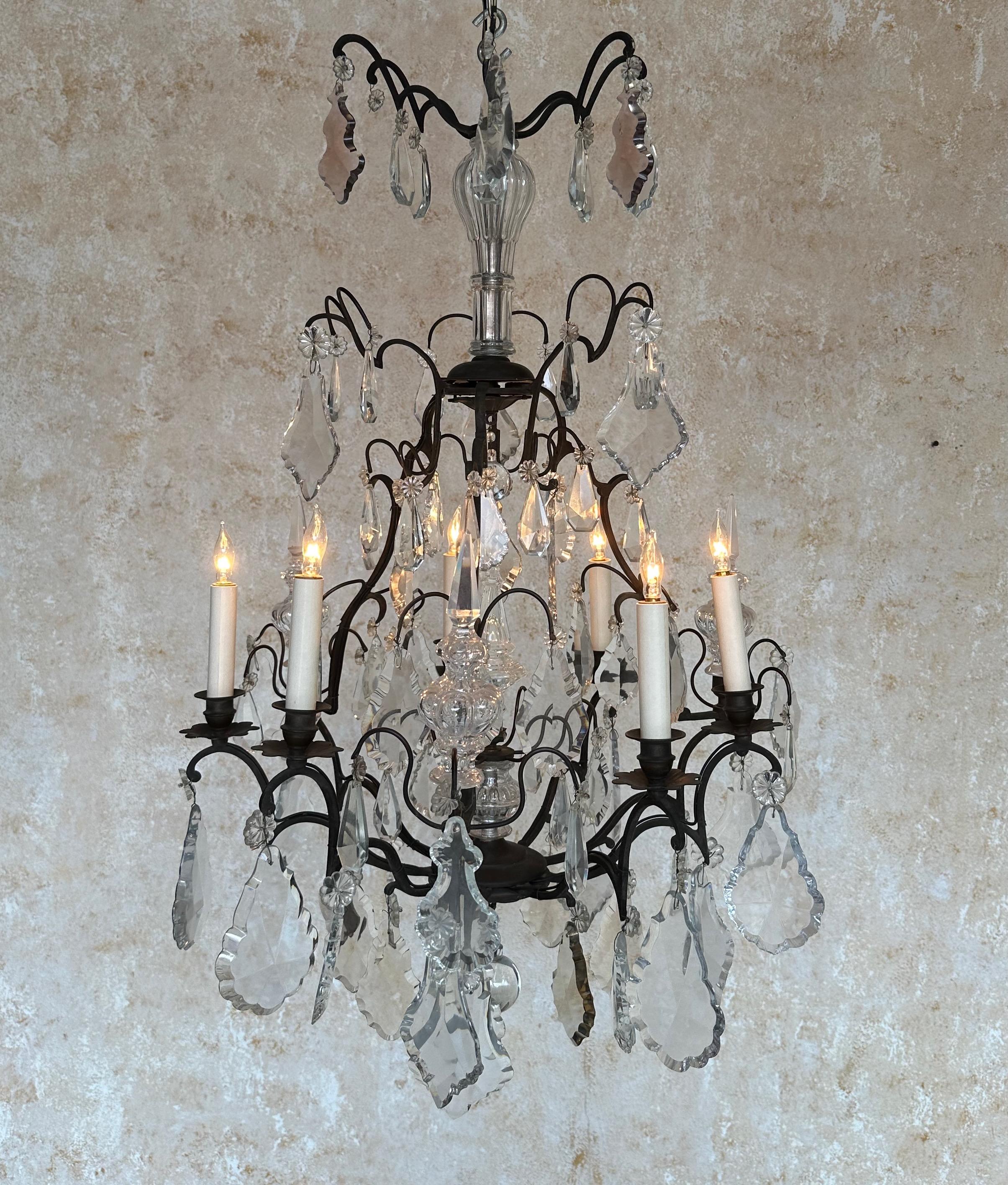 Gran araña de cristal francesa vintage de los años 20 con seis luces en venta 7