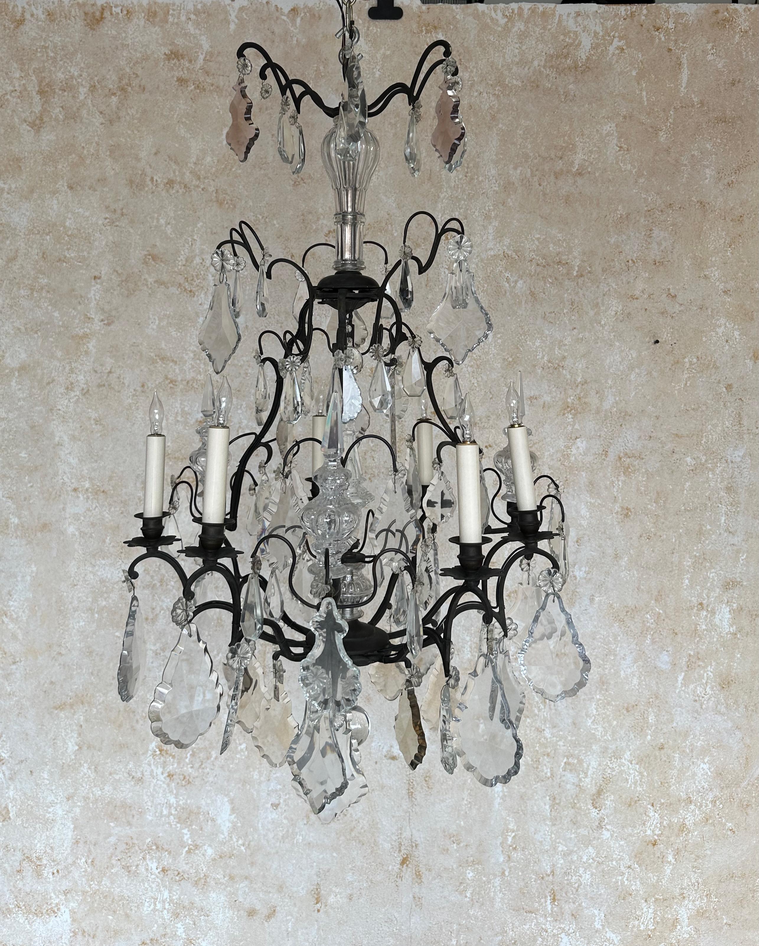 Gran araña de cristal francesa vintage de los años 20 con seis luces en venta 8