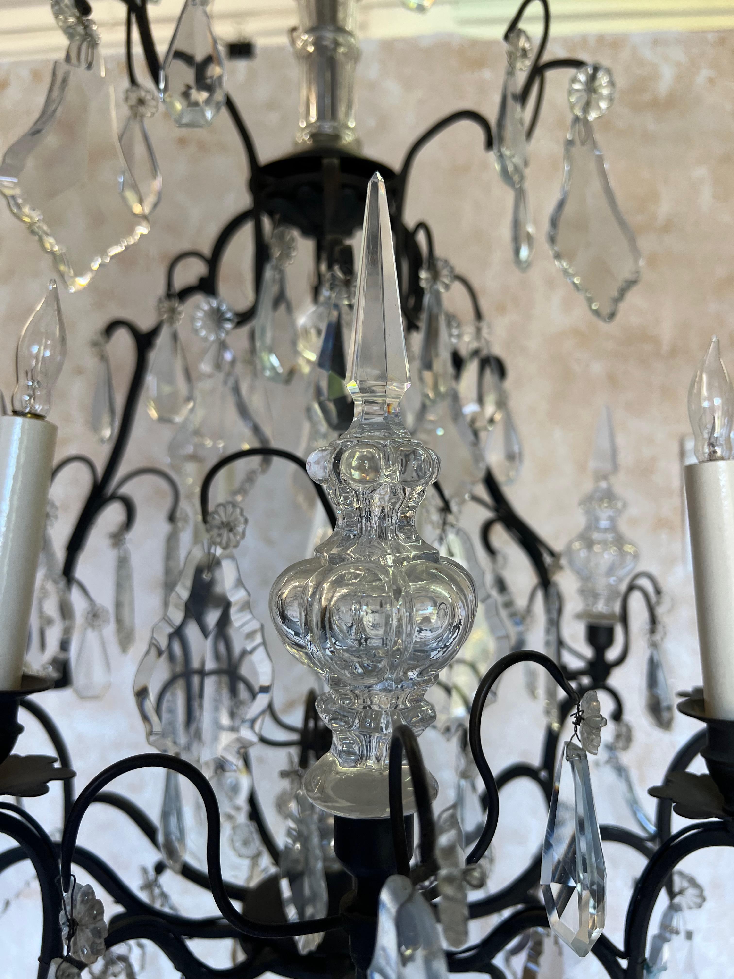 Gran araña de cristal francesa vintage de los años 20 con seis luces en venta 9