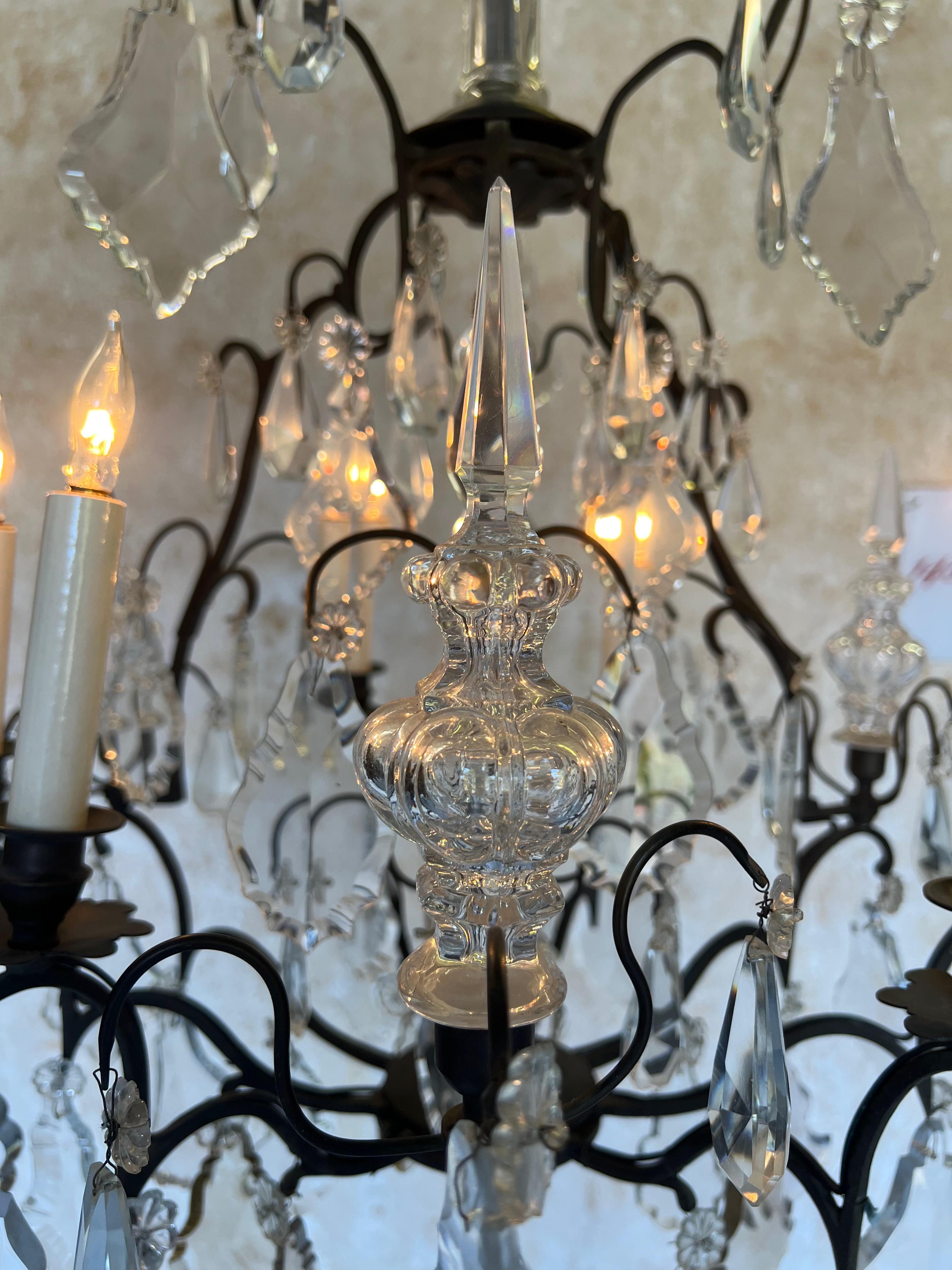 Gran araña de cristal francesa vintage de los años 20 con seis luces Cristal en venta