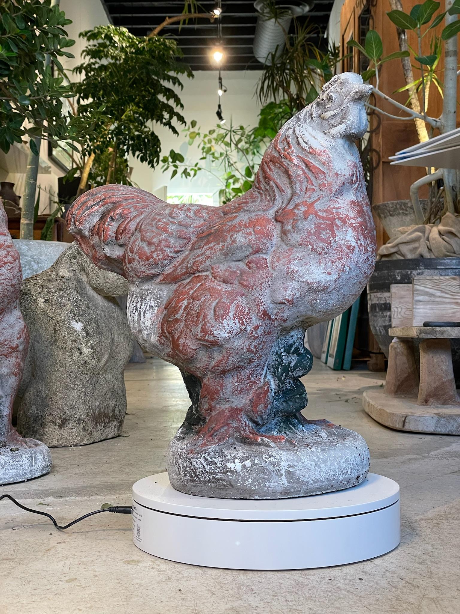 Rustico Grande scultura da giardino francese d'epoca in cemento con patina invecchiata in vendita