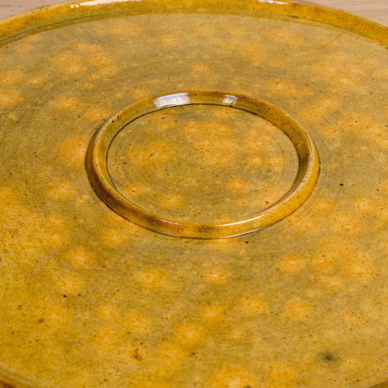 Grande piatto rotondo smaltato francese Dieulefit Provençal Yellowware d'epoca in vendita 4