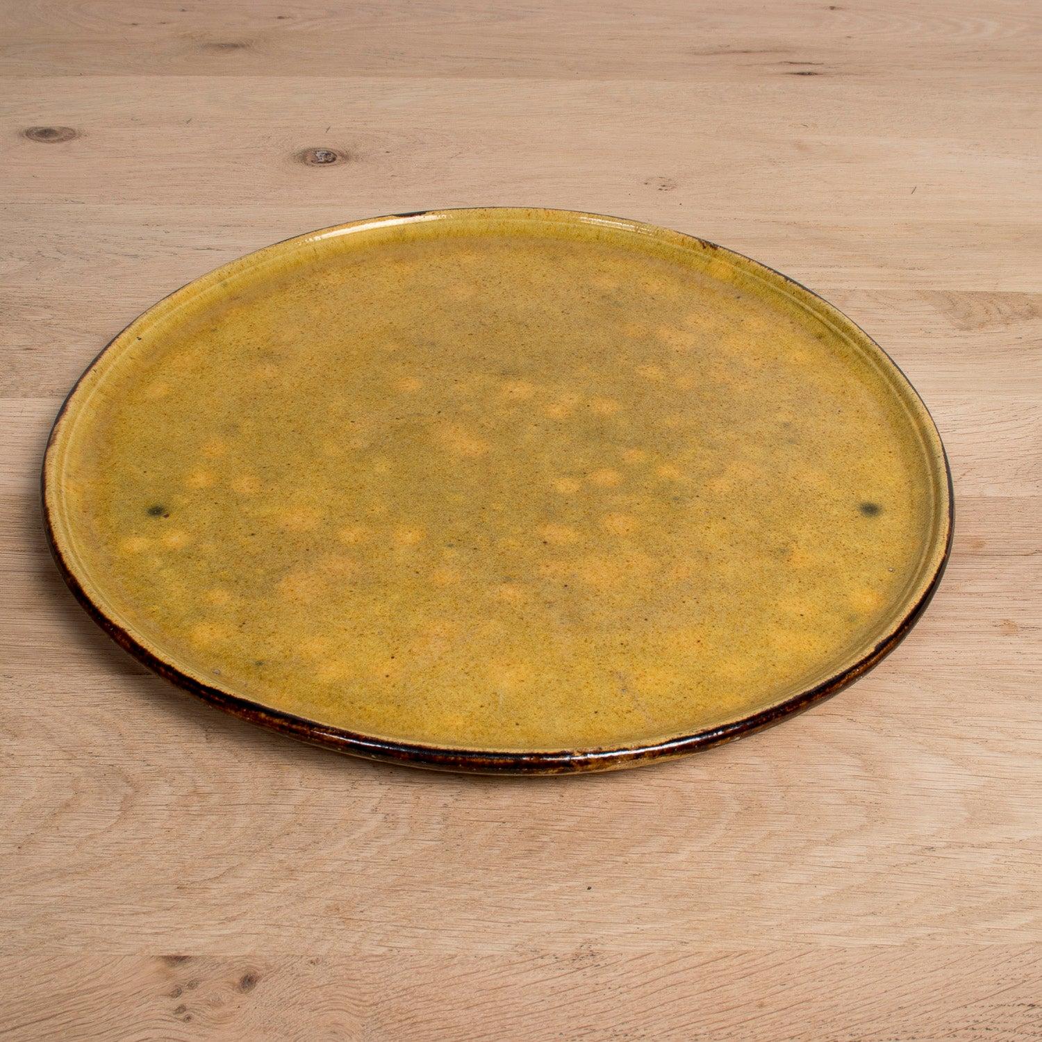 XX secolo Grande piatto rotondo smaltato francese Dieulefit Provençal Yellowware d'epoca in vendita