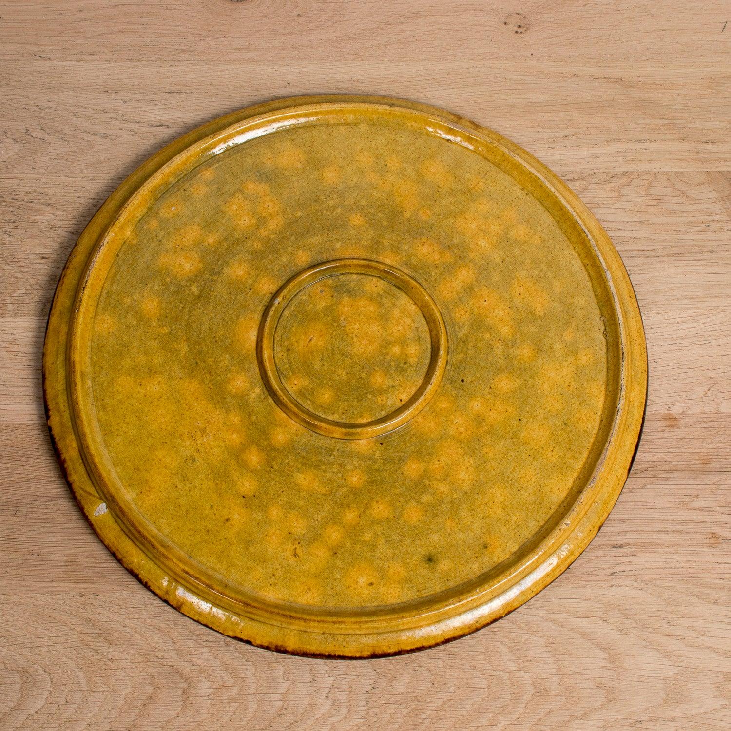 Grande piatto rotondo smaltato francese Dieulefit Provençal Yellowware d'epoca in vendita 3