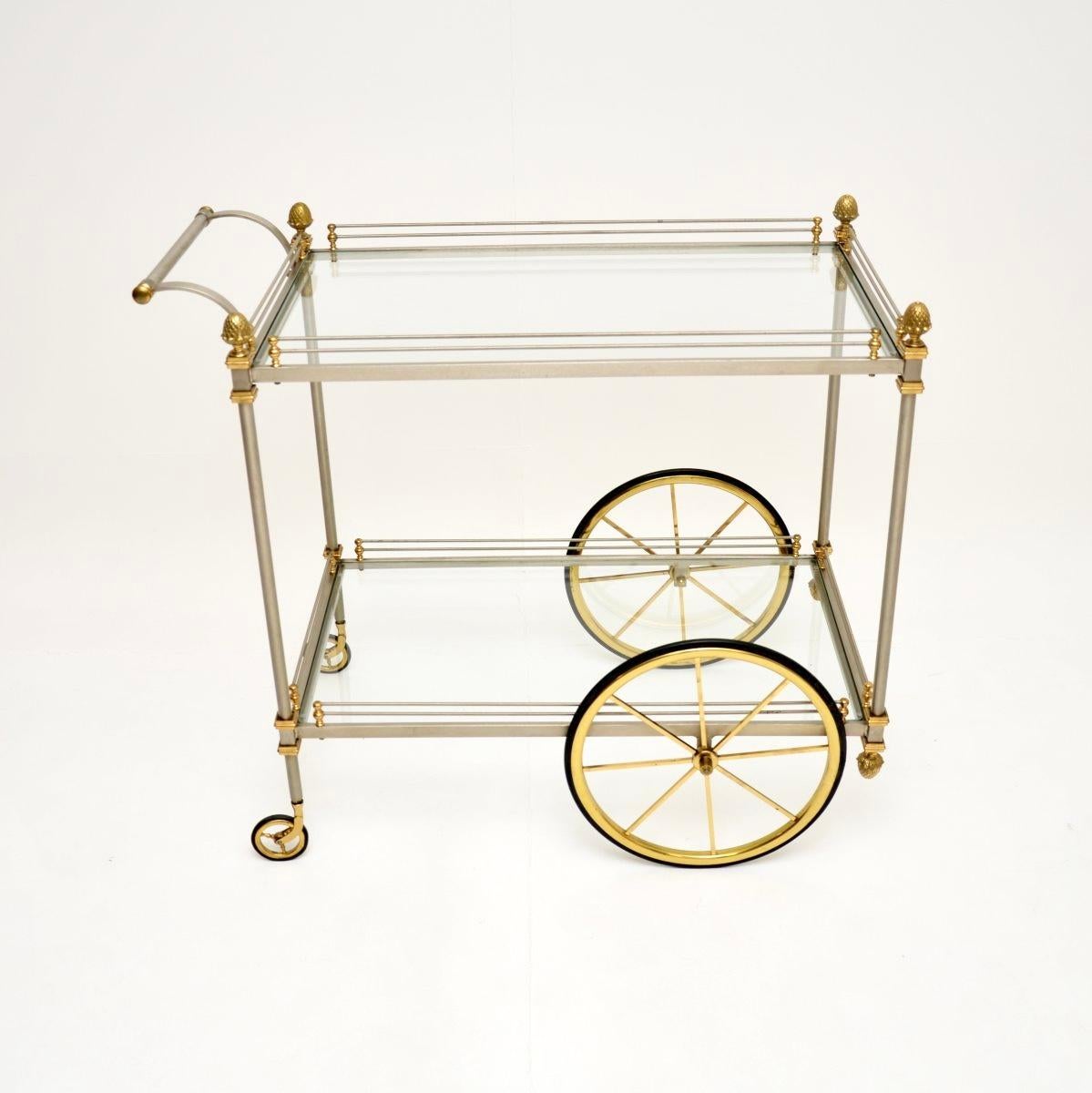 Mid-Century moderno Grande carrello portabevande francese d'epoca in acciaio e ottone in vendita