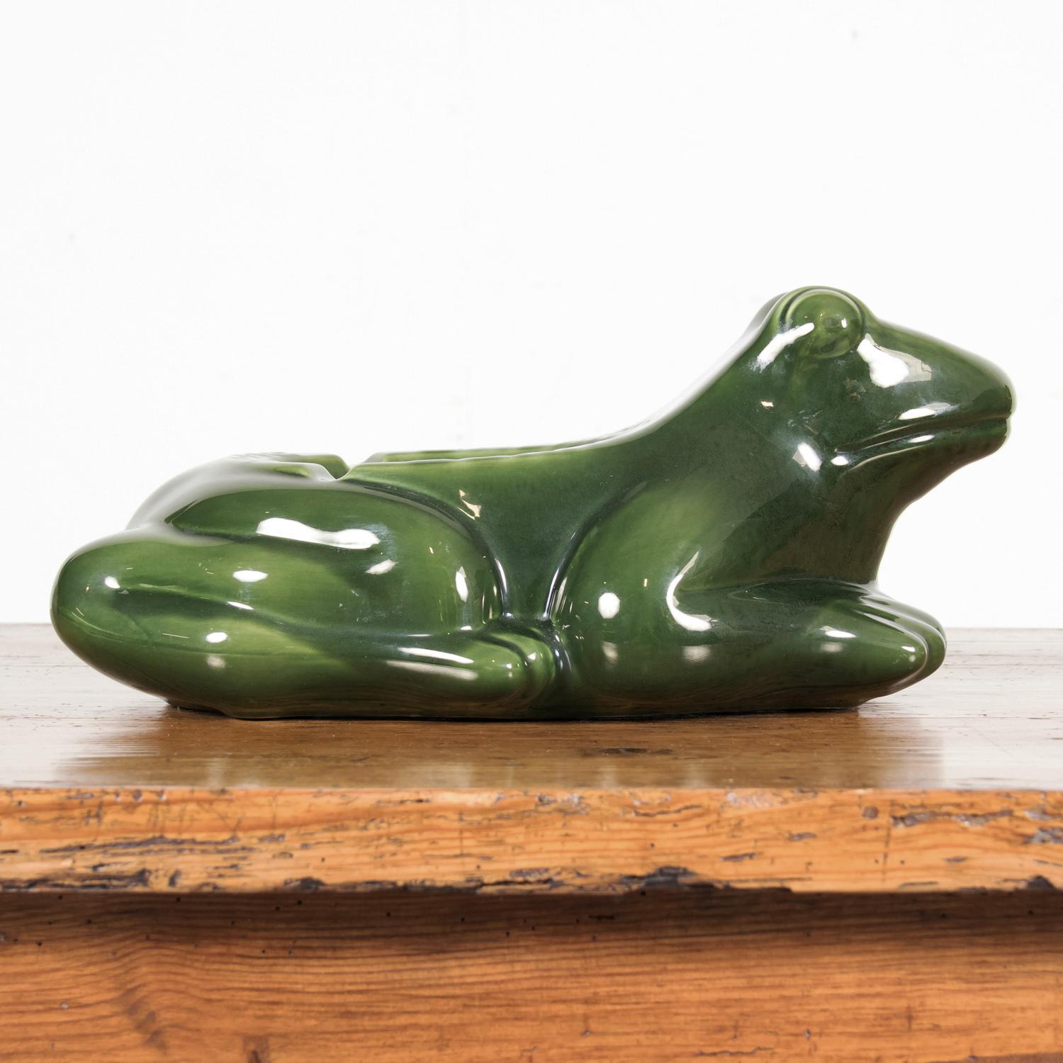 Large Vintage French L'HERITIER GUYOT DIJON Green Ceramic Frog Ad Ashtray In Good Condition For Sale In Birmingham, AL