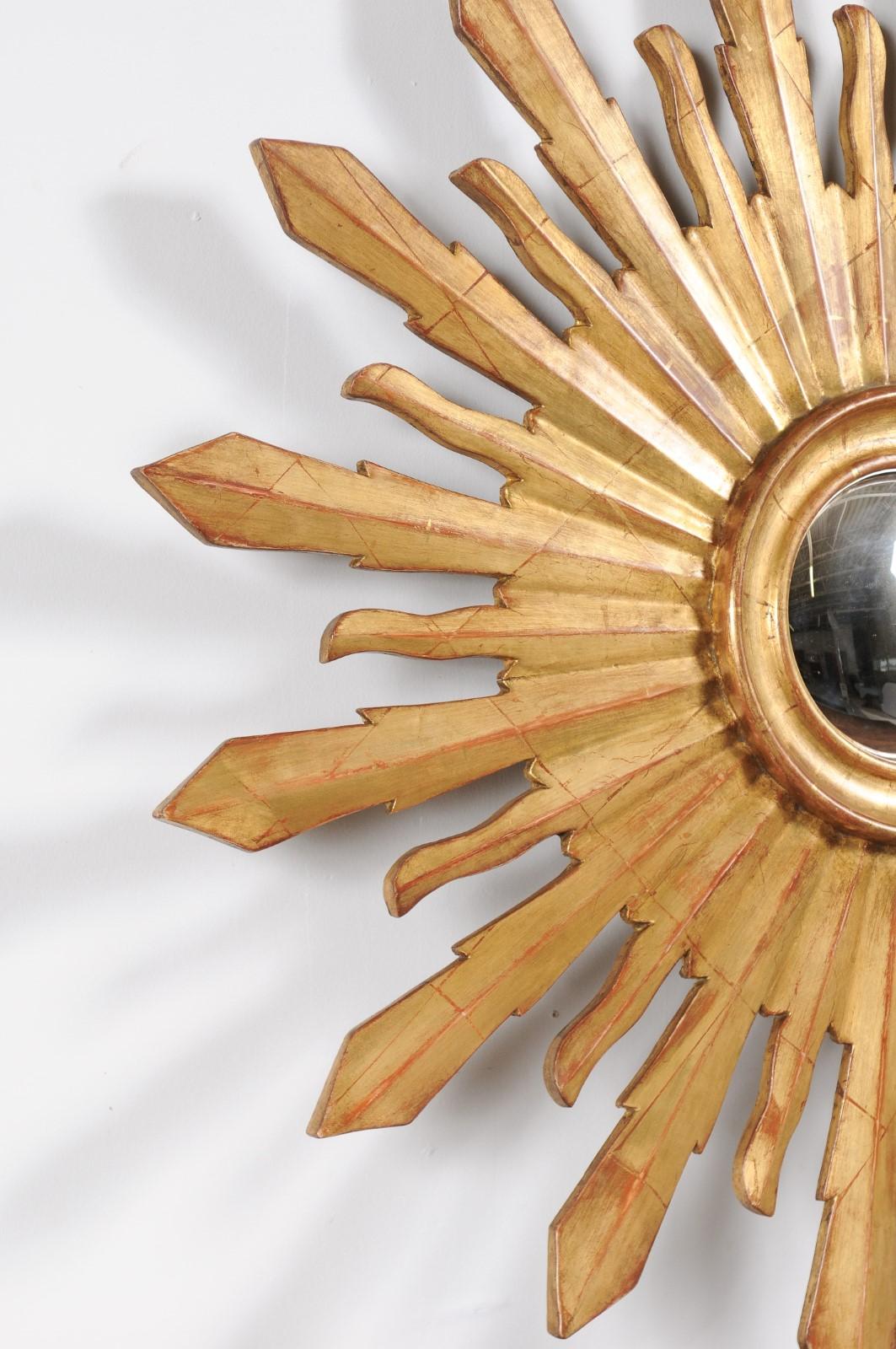 Français Grand Sunburst français du milieu du siècle dernier avec petite plaque de miroir convexe en vente