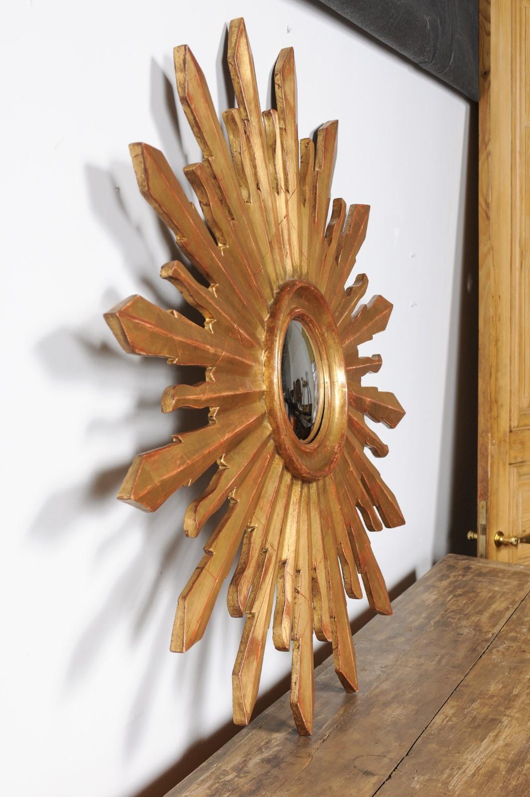 Grand Sunburst français du milieu du siècle dernier avec petite plaque de miroir convexe en vente 1