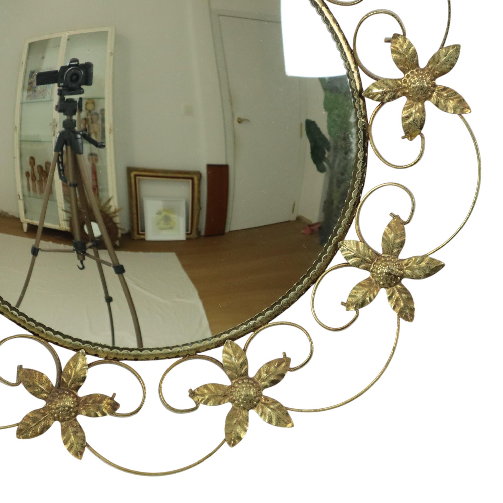 Grand miroir français vintage convexe à fleurs État moyen - En vente à Poperinge, BE
