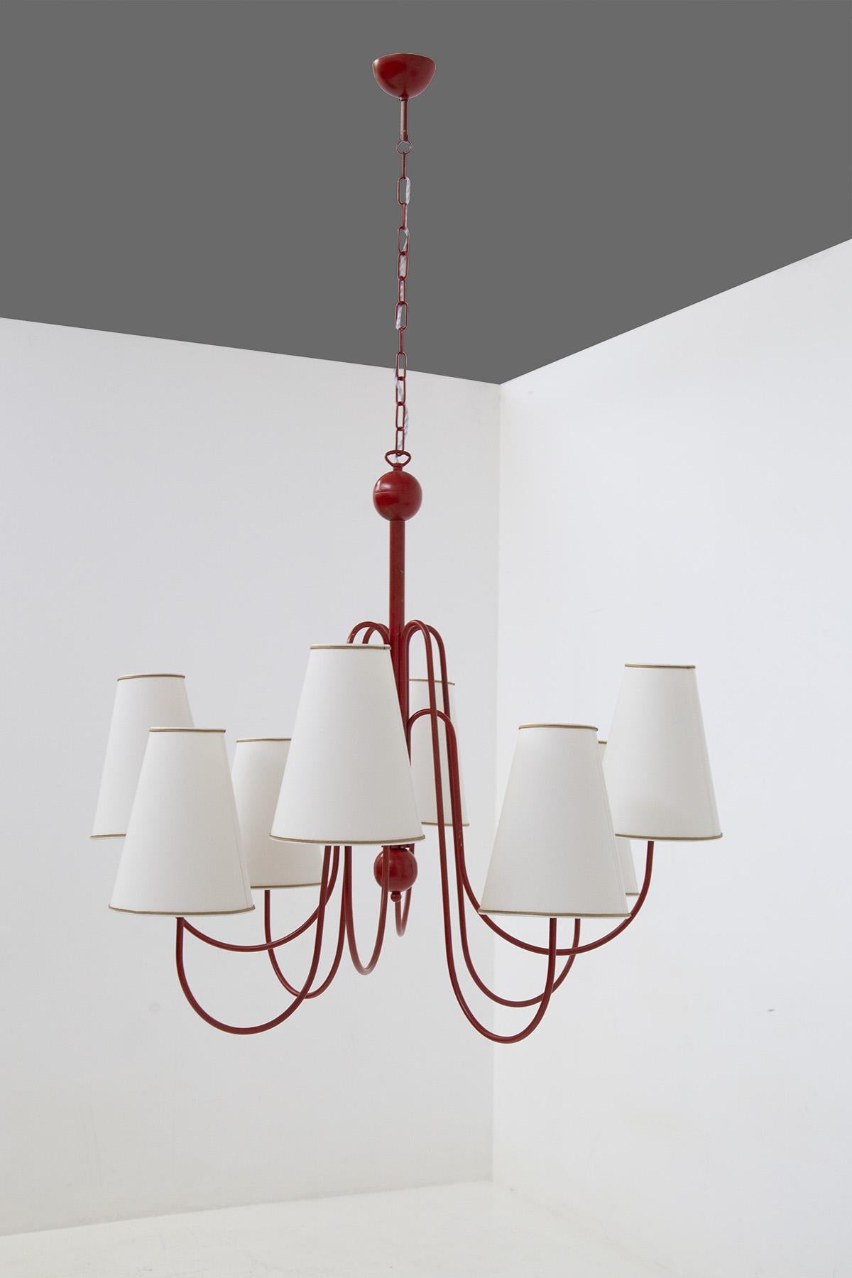 Beautiful vintage 1950s style chandelier made of painted brass and cotton.
The chandelier is made of red painted brass with 8 very curvy and long supports starting from the center of the chandelier. Note its sinuous lines that accompany the hat