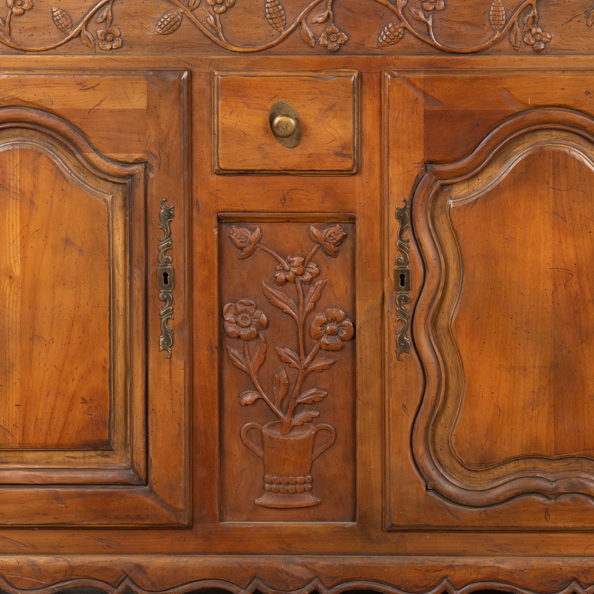 Large Vintage French Sideboard Buffet with Carved Details, circa 1960-80 4