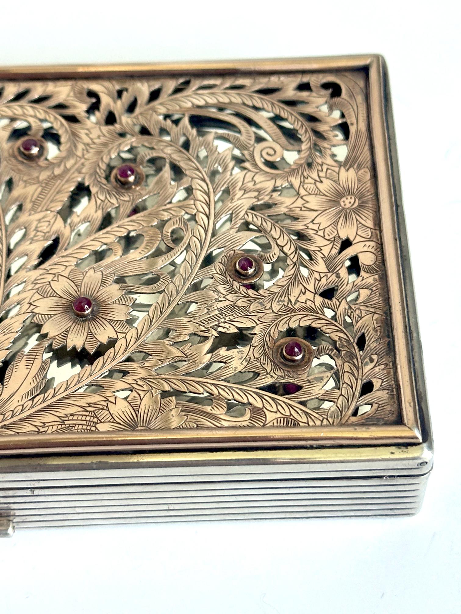 Oversized Vintage French Silver Compact Case by Boucheron For Sale 5