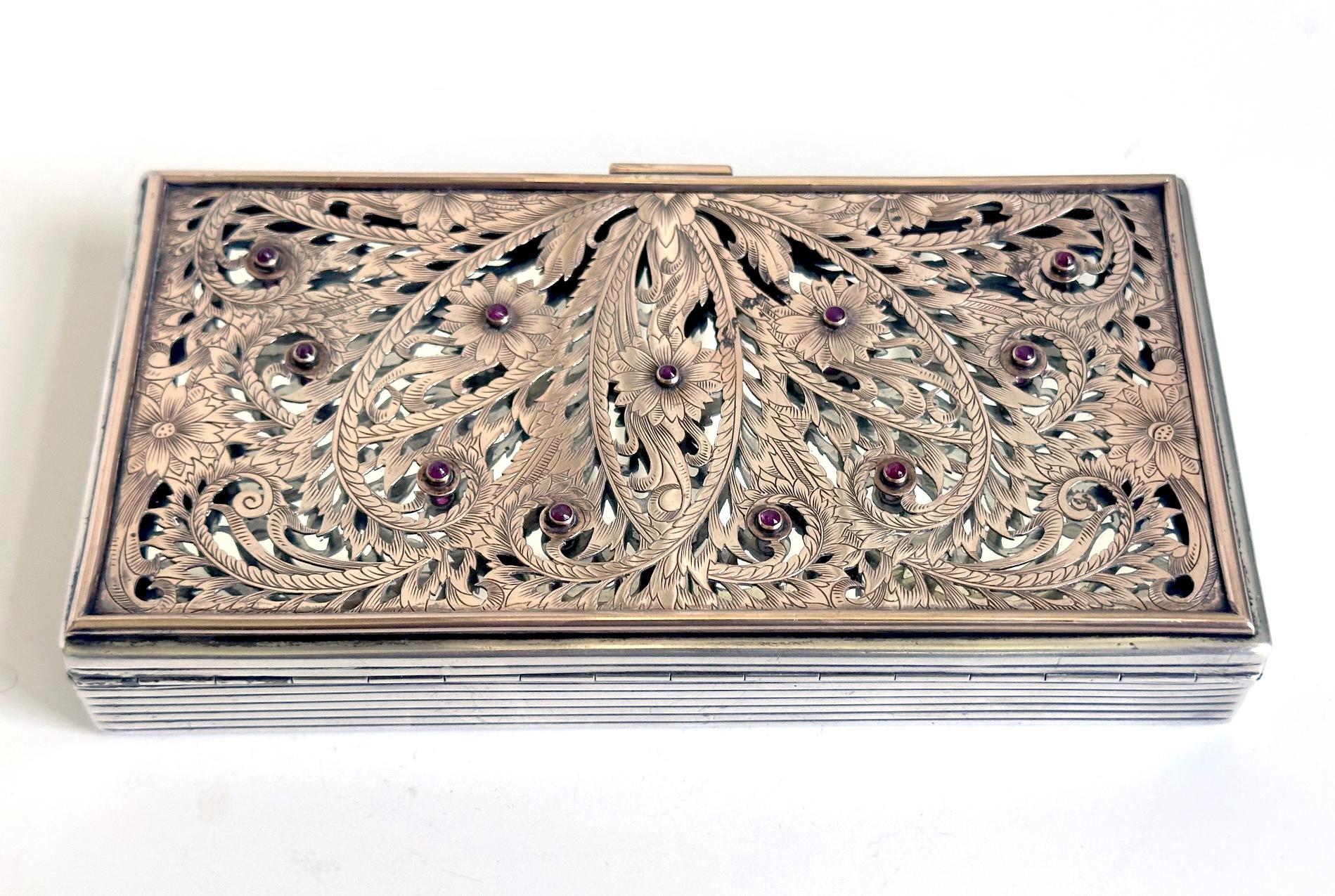 20th Century Oversized Vintage French Silver Compact Case by Boucheron For Sale