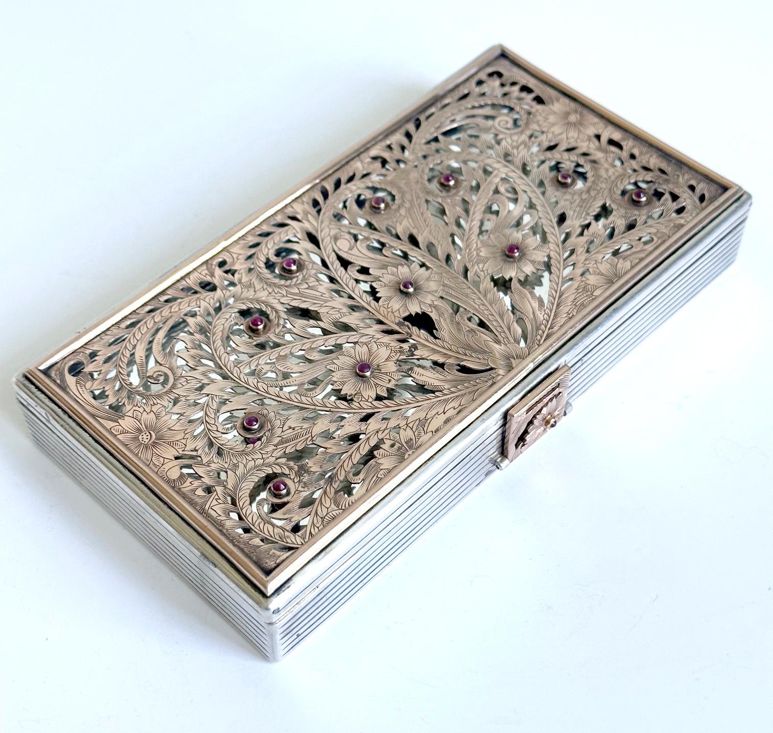 Oversized Vintage French Silver Compact Case by Boucheron For Sale 1