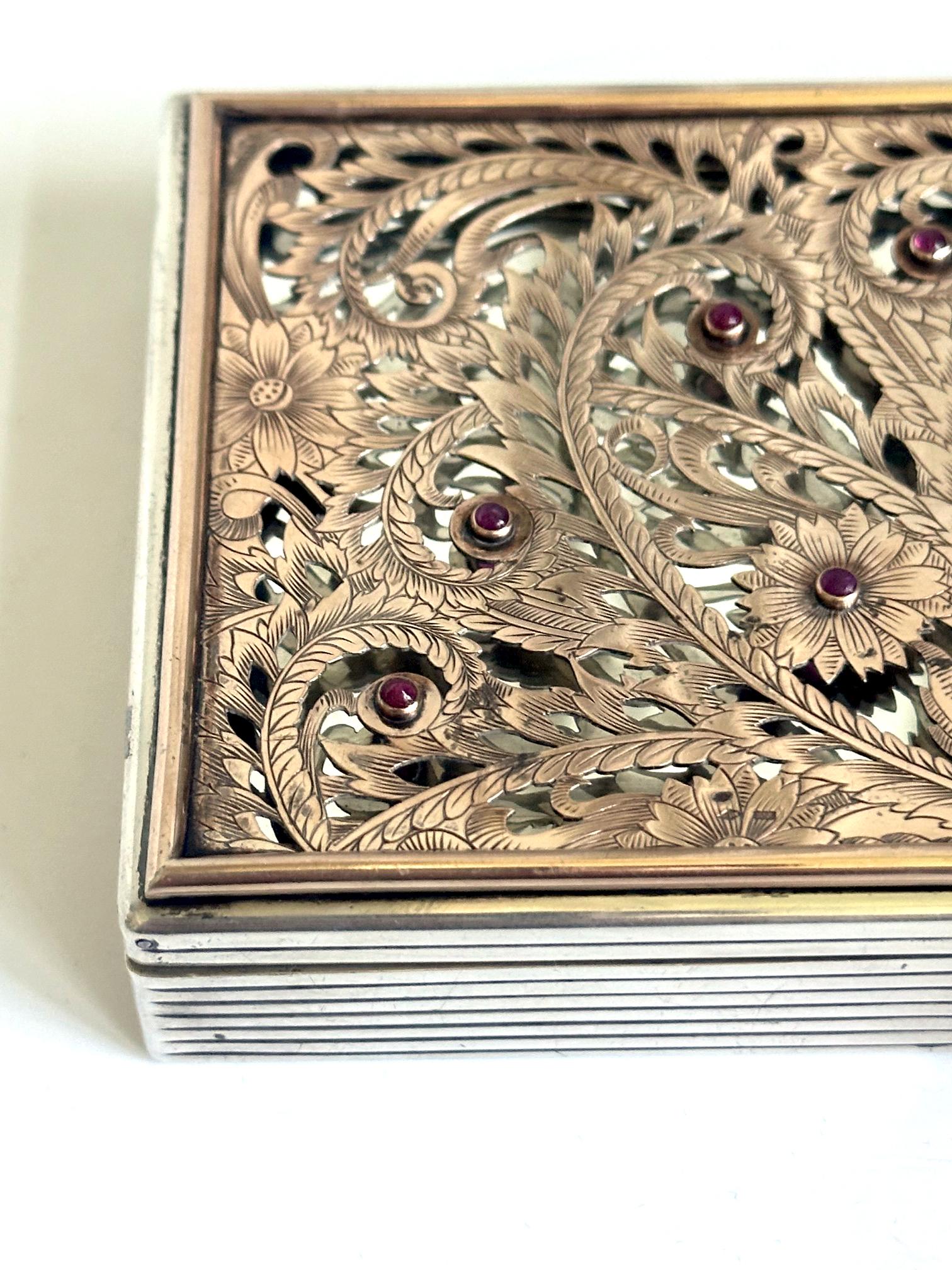 Oversized Vintage French Silver Compact Case by Boucheron For Sale 4