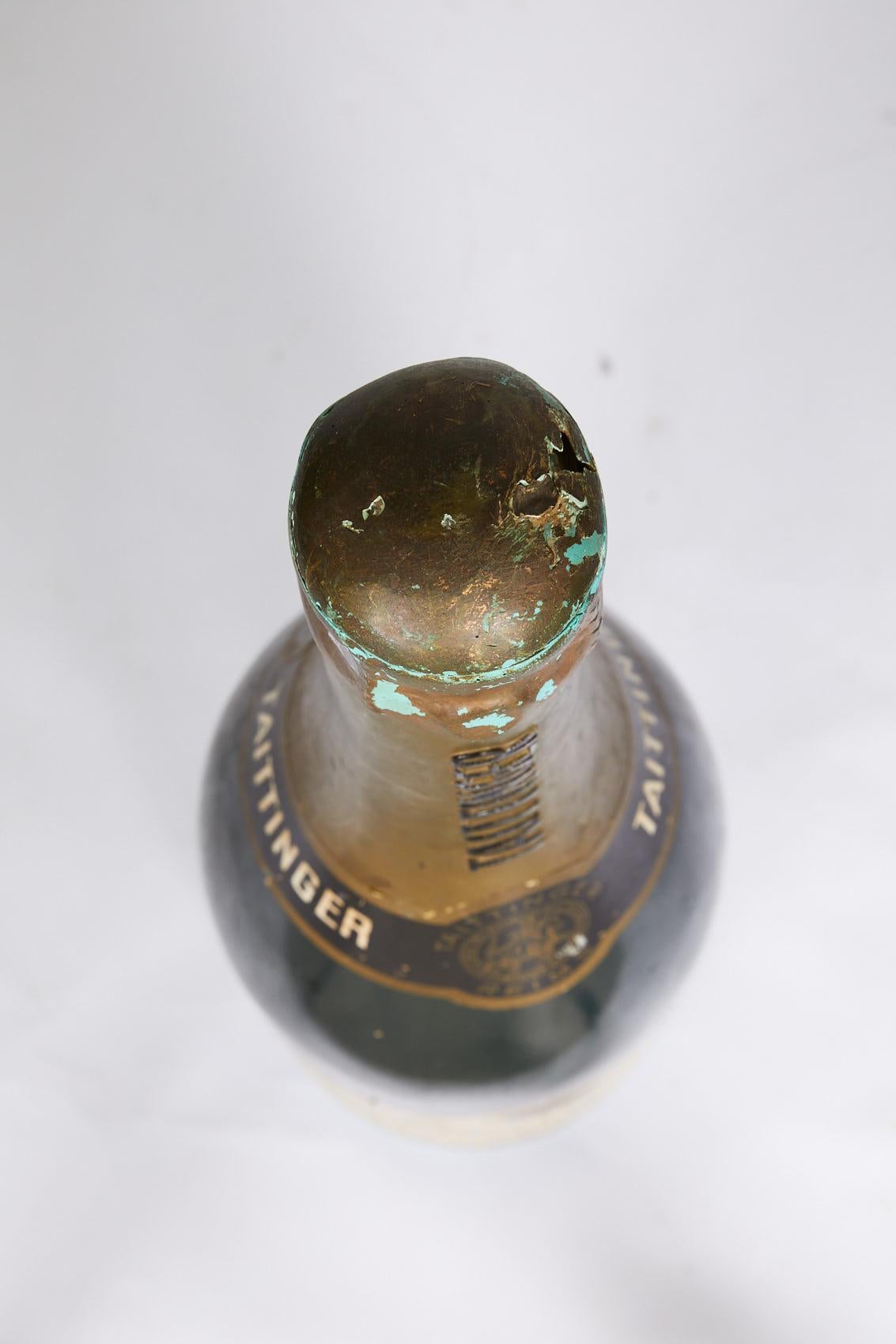 Botella francesa vintage Taittinger grande de atrezzo en venta 1