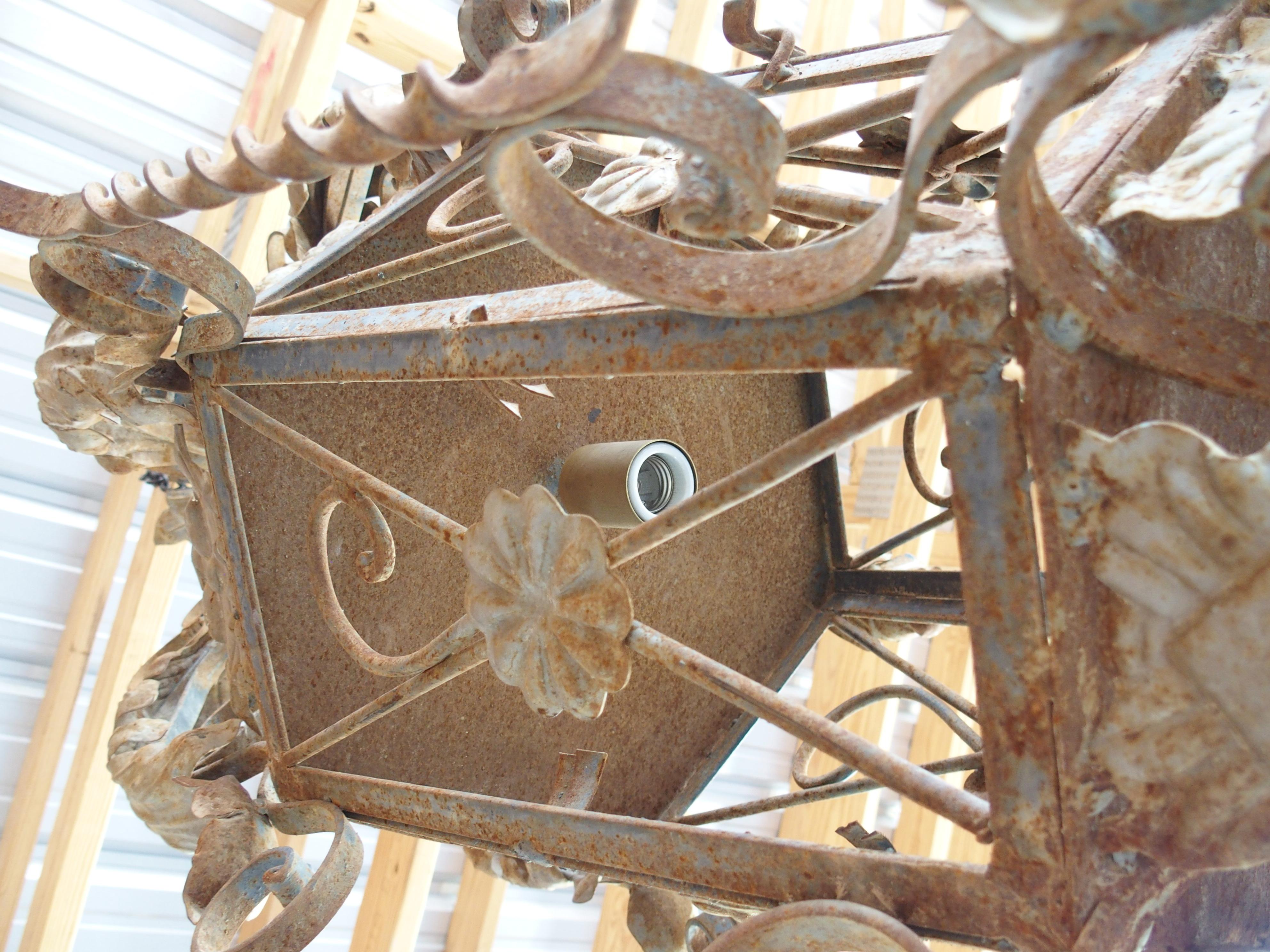 Grande lanterna francese d'epoca in ferro battuto e tole, 20° C., H. A. C. 57 in vendita 4