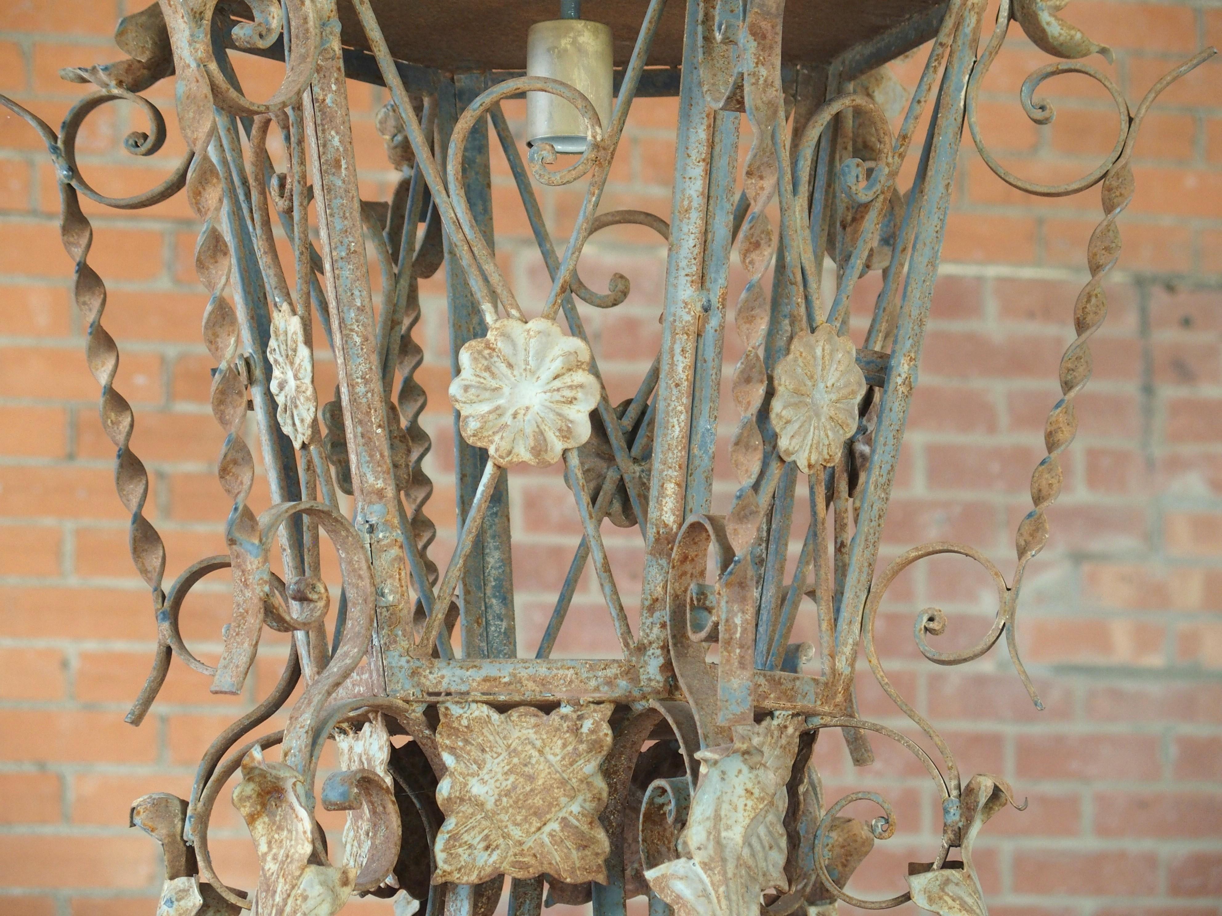 Grande lanterna francese d'epoca in ferro battuto e tole, 20° C., H. A. C. 57 in vendita 8