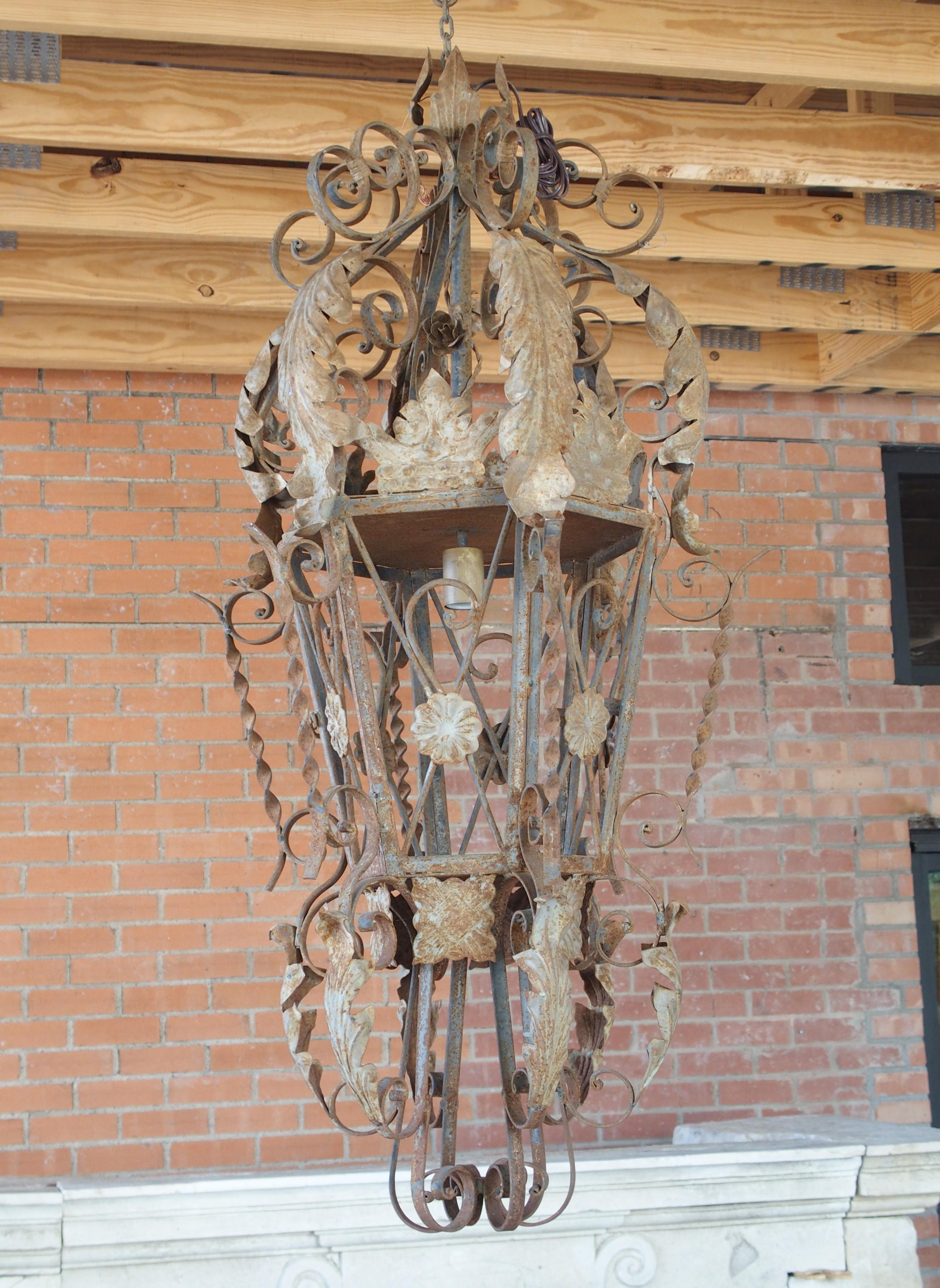 Grande lanterna francese d'epoca in ferro battuto e tole, 20° C., H. A. C. 57 in vendita 10