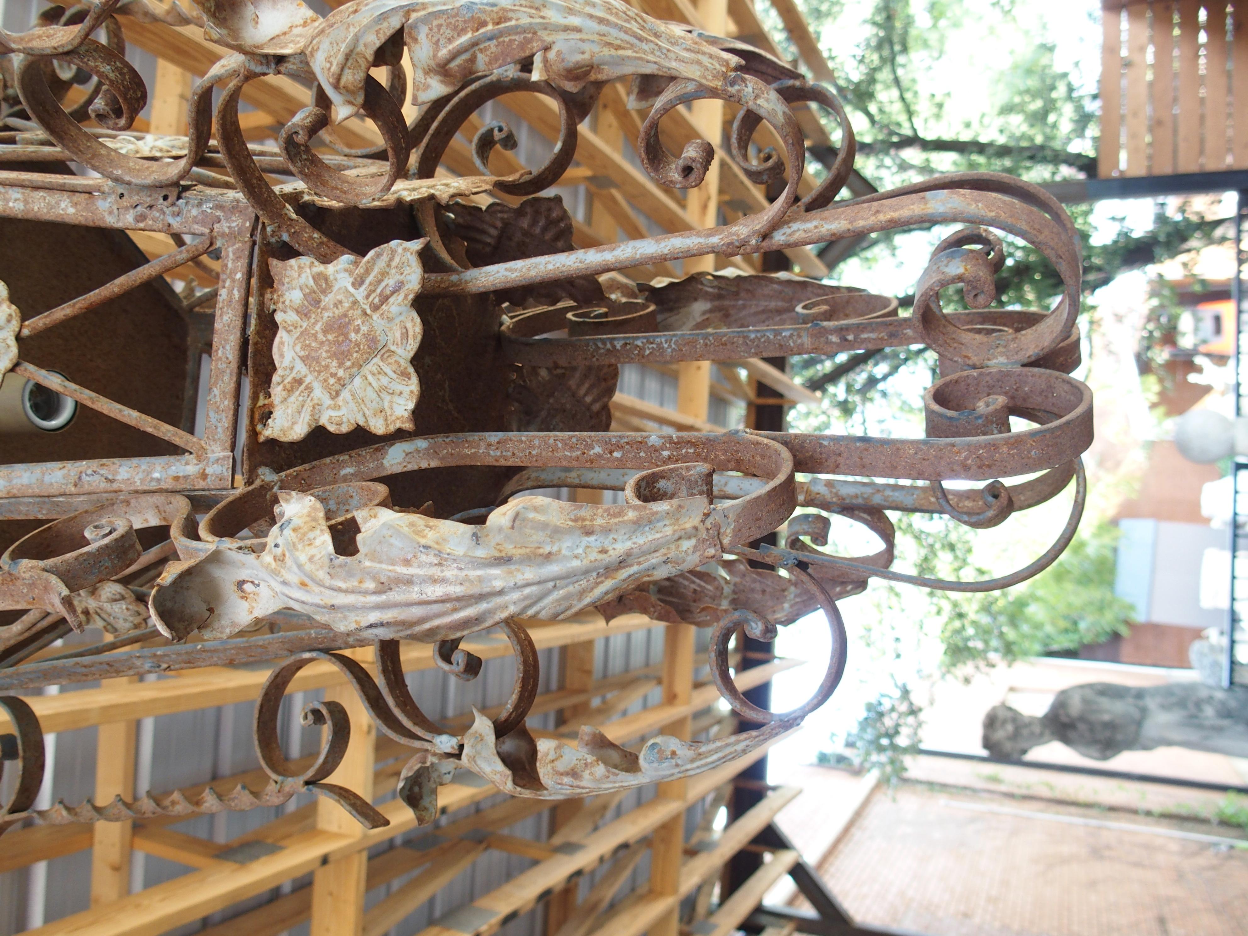 Grande lanterna francese d'epoca in ferro battuto e tole, 20° C., H. A. C. 57 in vendita 2