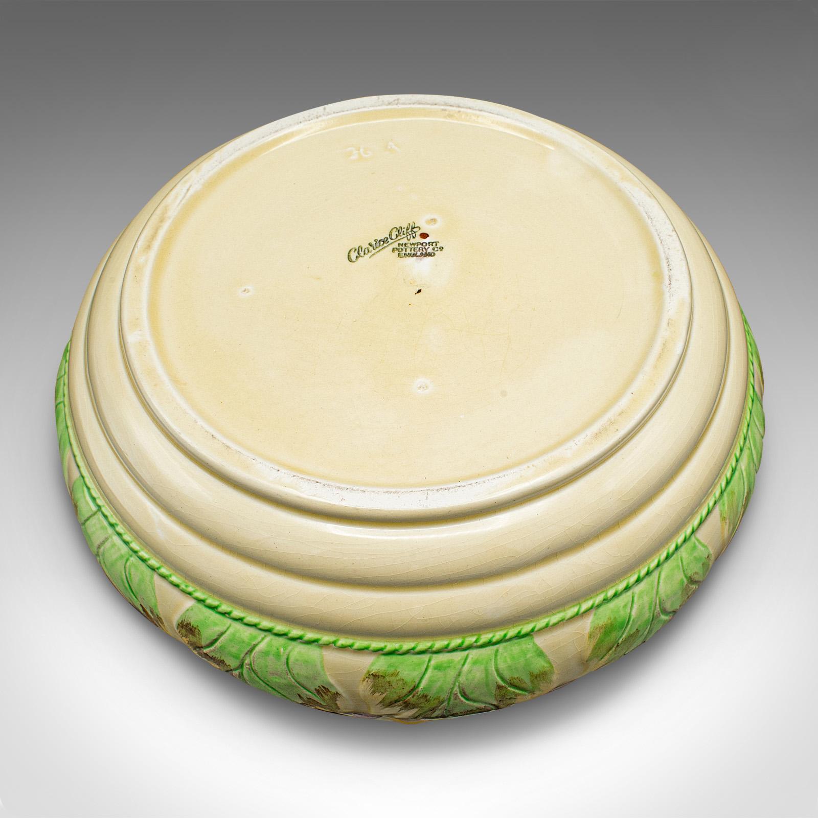 Céramique Grand bol à fruits vintage, anglais, céramique peinte à la main, plat décoratif, vers 1930 en vente