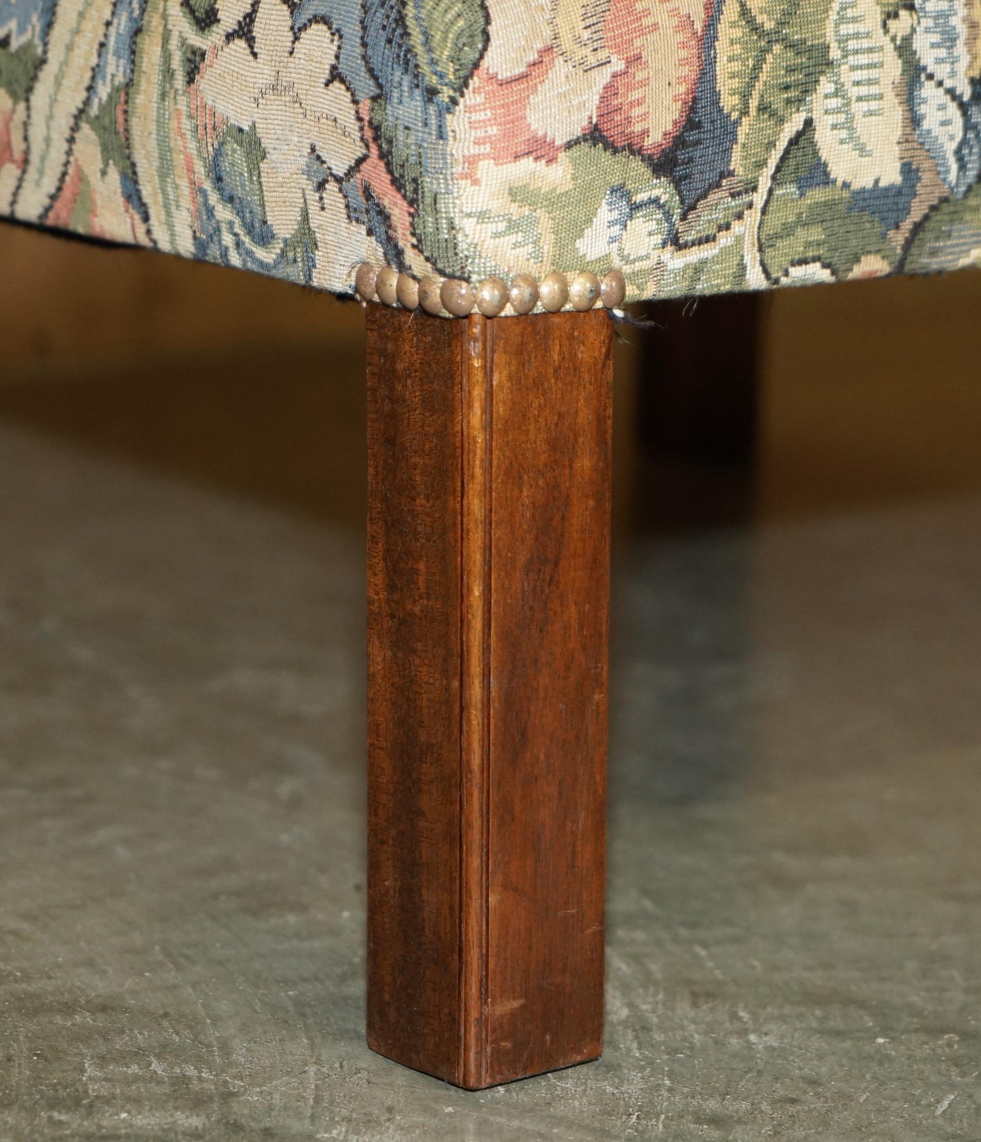LARGE VINTAGE GEORGE SMITH FOOTSTOOL OTTOMAN WiTH EMBROIDERED UPHOLSTERY For Sale 2