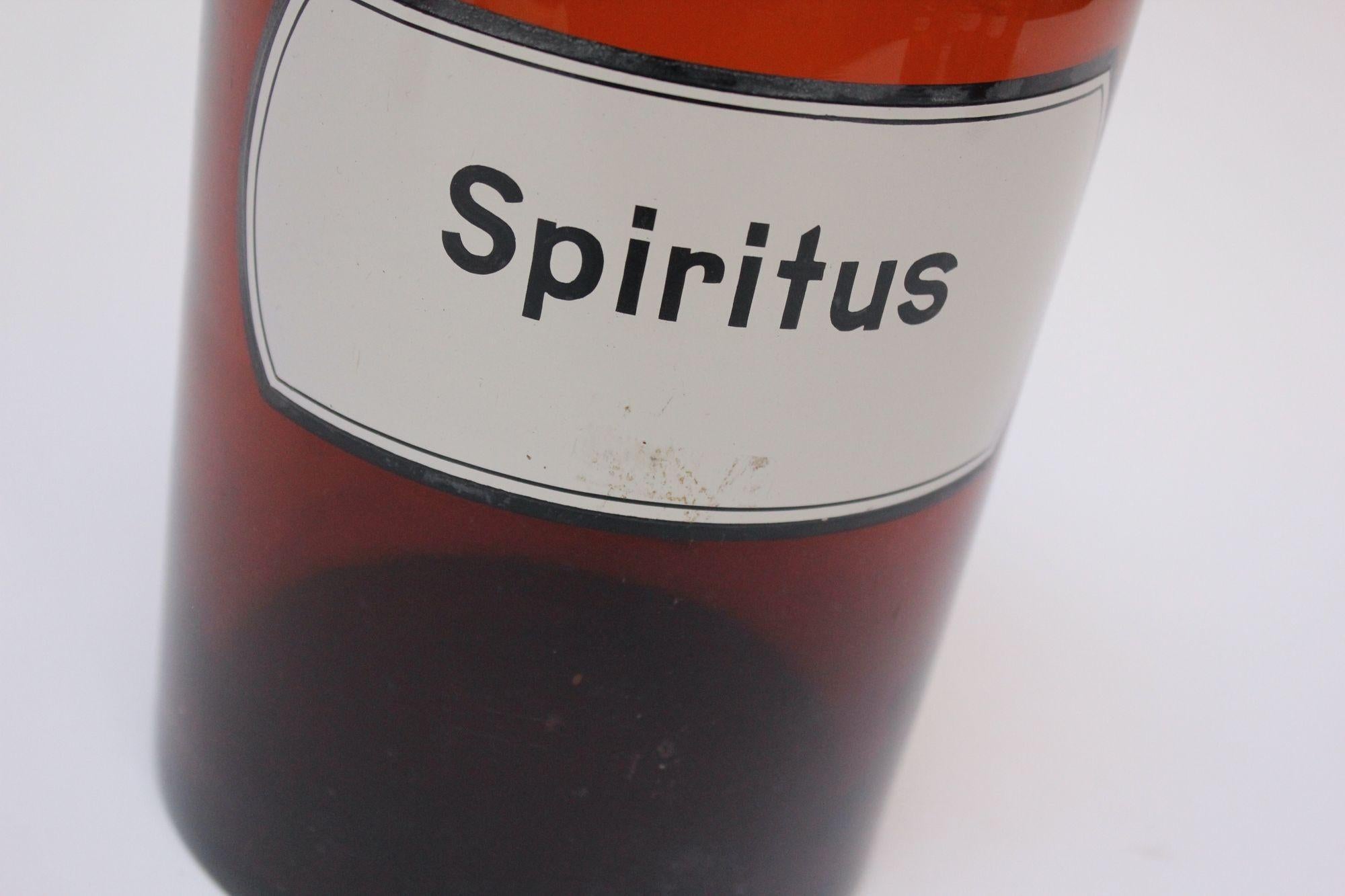 Große deutsche Bernsteinglas-Apothekerflasche „Spiritus“ im Angebot 1
