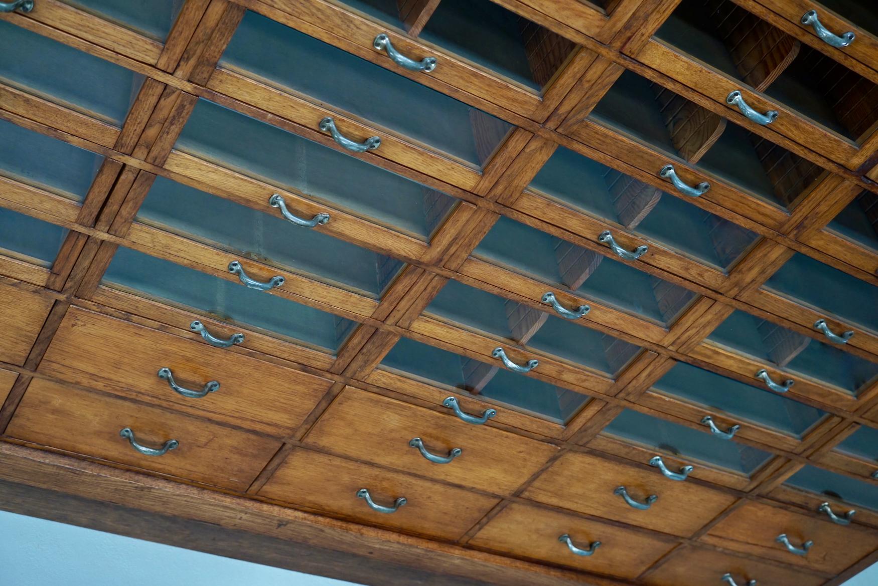 Grande mobile da negozio di merceria tedesco d'epoca in Oak, anni '40 in vendita 11